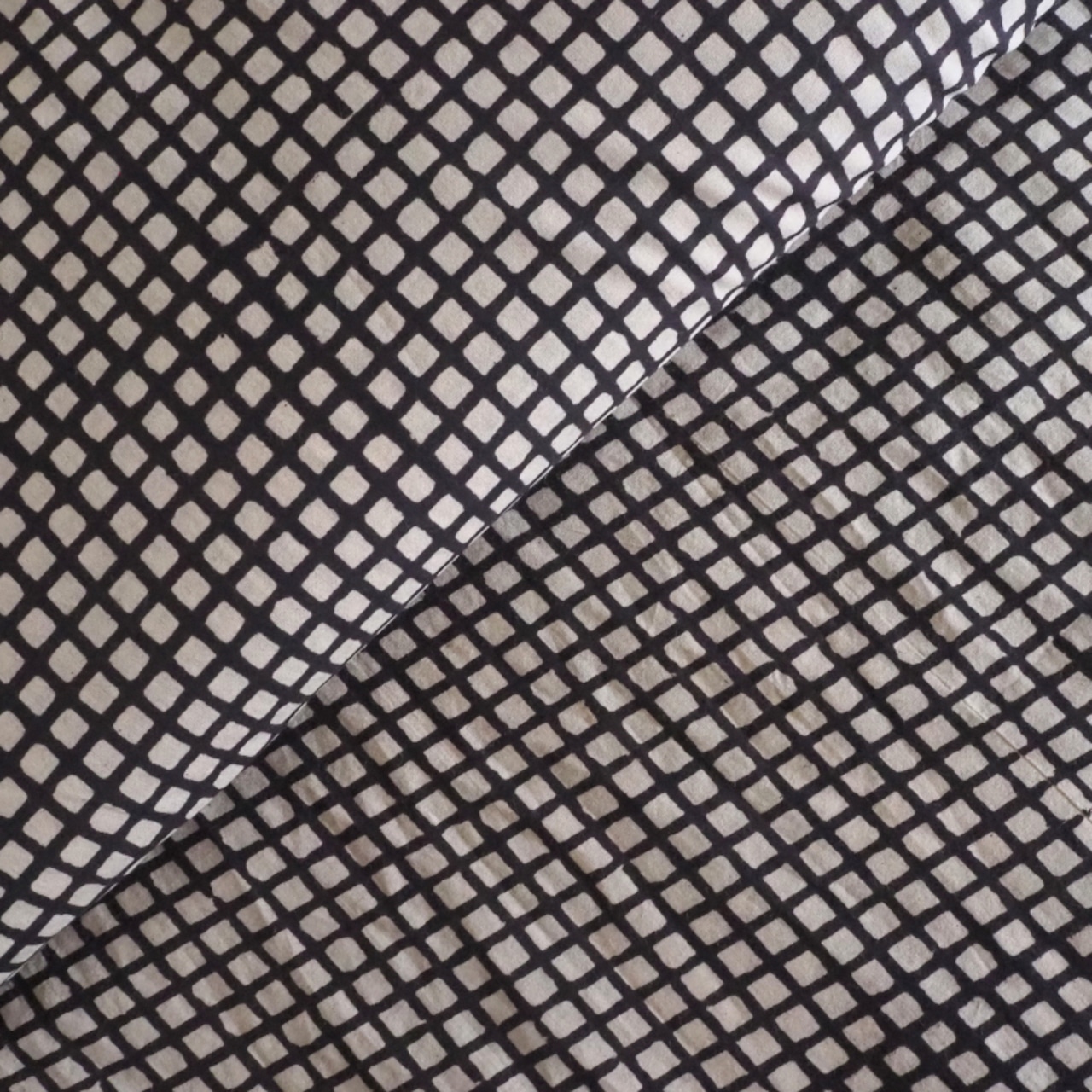 ブロックプリント生地【50cm単位】インド綿 チェック柄 生成り×黒 #57010-BK1