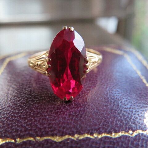 アンティークk18合成ルビーリング　美しいミル打ちと彫り　アールデコ アンティークk18合成ルビーリング美しいミル打ちと彫りアールデコ