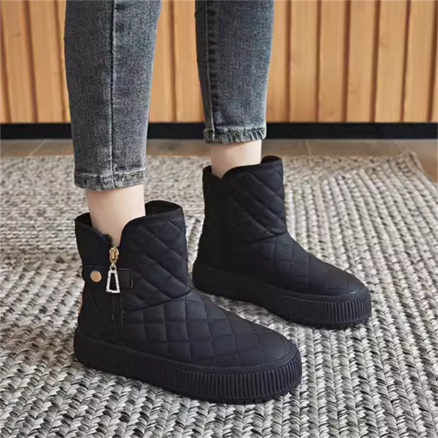【送料無料】 シューズ 靴 2色 ムートン ショート ローヒール 丸トゥ ラウンドトゥ ファスナー キルティング 裏地 裏起毛 ふわふわ ボア 厚手 可愛い 大人可愛い きれいめ シンプル カジュアル シック コンサバ 華やか 大人 上品 おしゃれ こなれ感 高見え ラフ ヘルシー ガーリー フェミン 無地 冬 雪 防寒 10代 20代 30代 40代 レディース 女性用 デート お出かけ 女子会 休日 お茶会 授業参観 デイリーユース 普段使い オルチャン 韓国系 ファッション