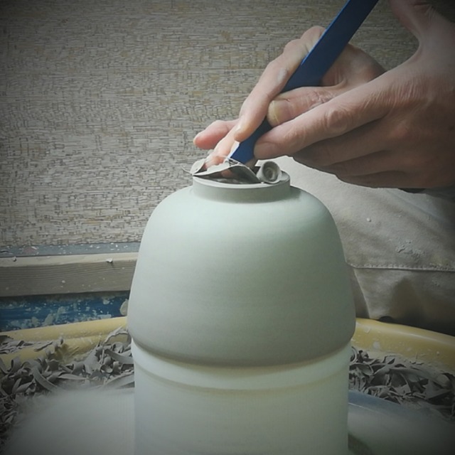 抹茶碗 るり釉金銀彩鈴虫