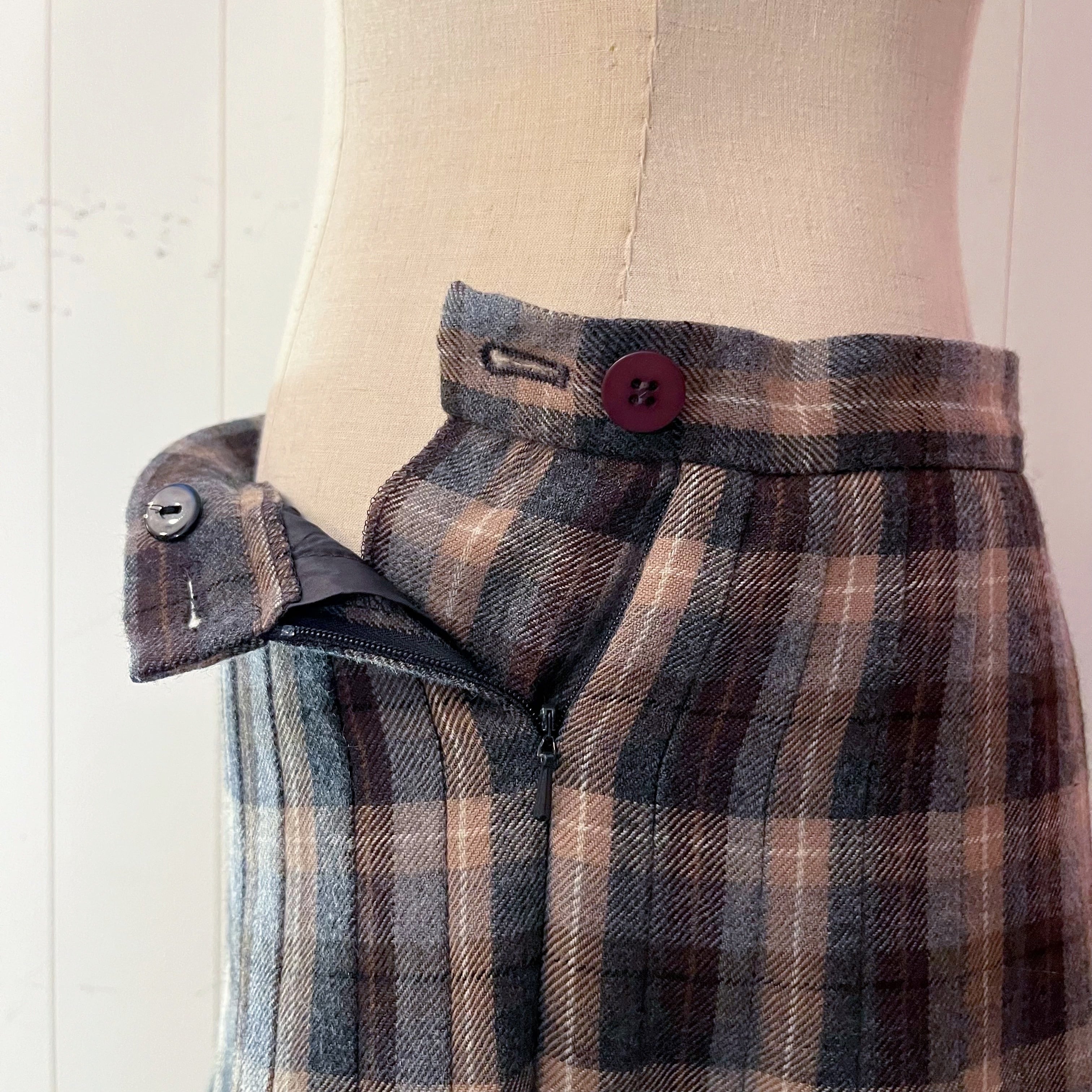 brown check tuck wool skirt