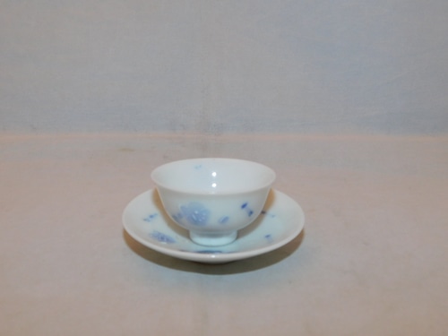 染付ソーサー付盃 porcelain sake one cup