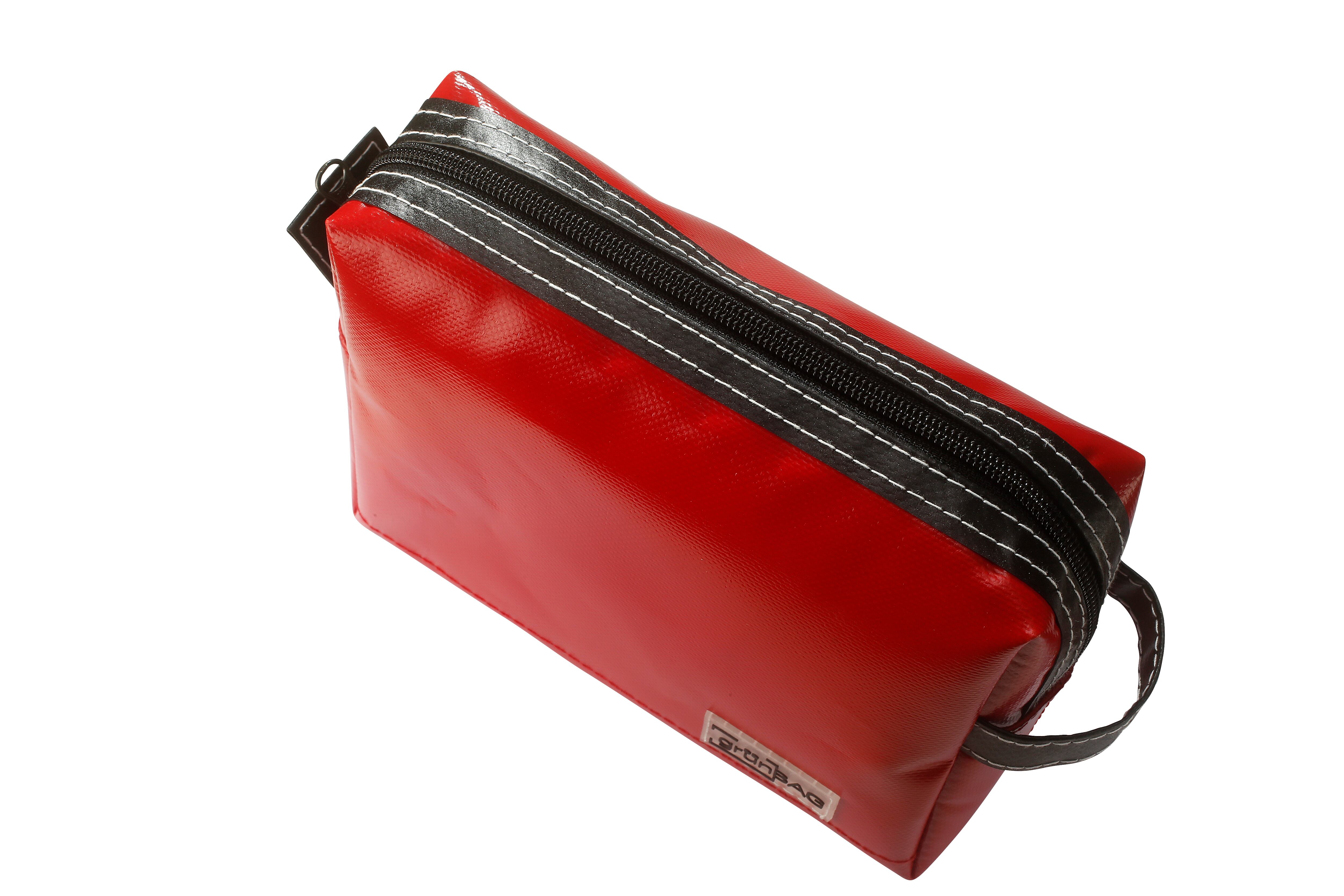 Toiletry Red （トイレタリー（ポーチ）レッド） | GRÜNBAG JP