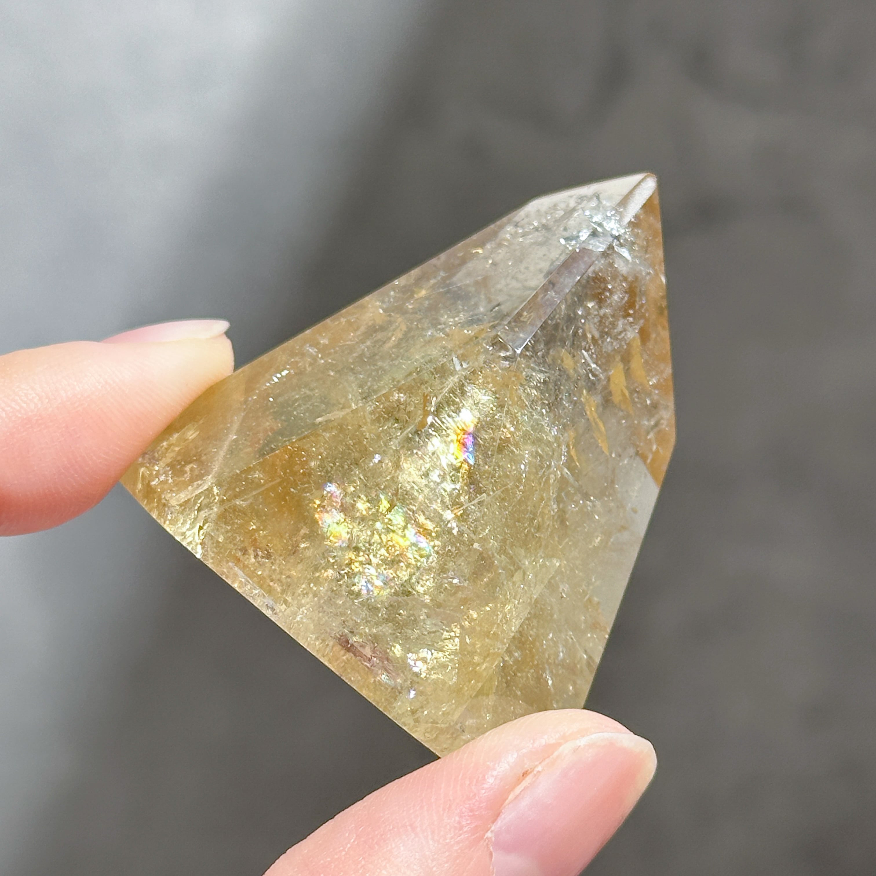 たっぷり虹　天然　非加熱　ナチュラルシトリン　原石カット　フリーフォーム 虹◎シトリン（黄水晶） フリーフォーム63◇ Citrine ◇ 天然石・鉱物