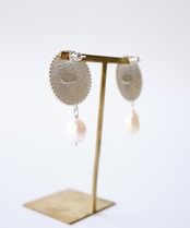 【KUWARTO】LEOパールピアス/923042