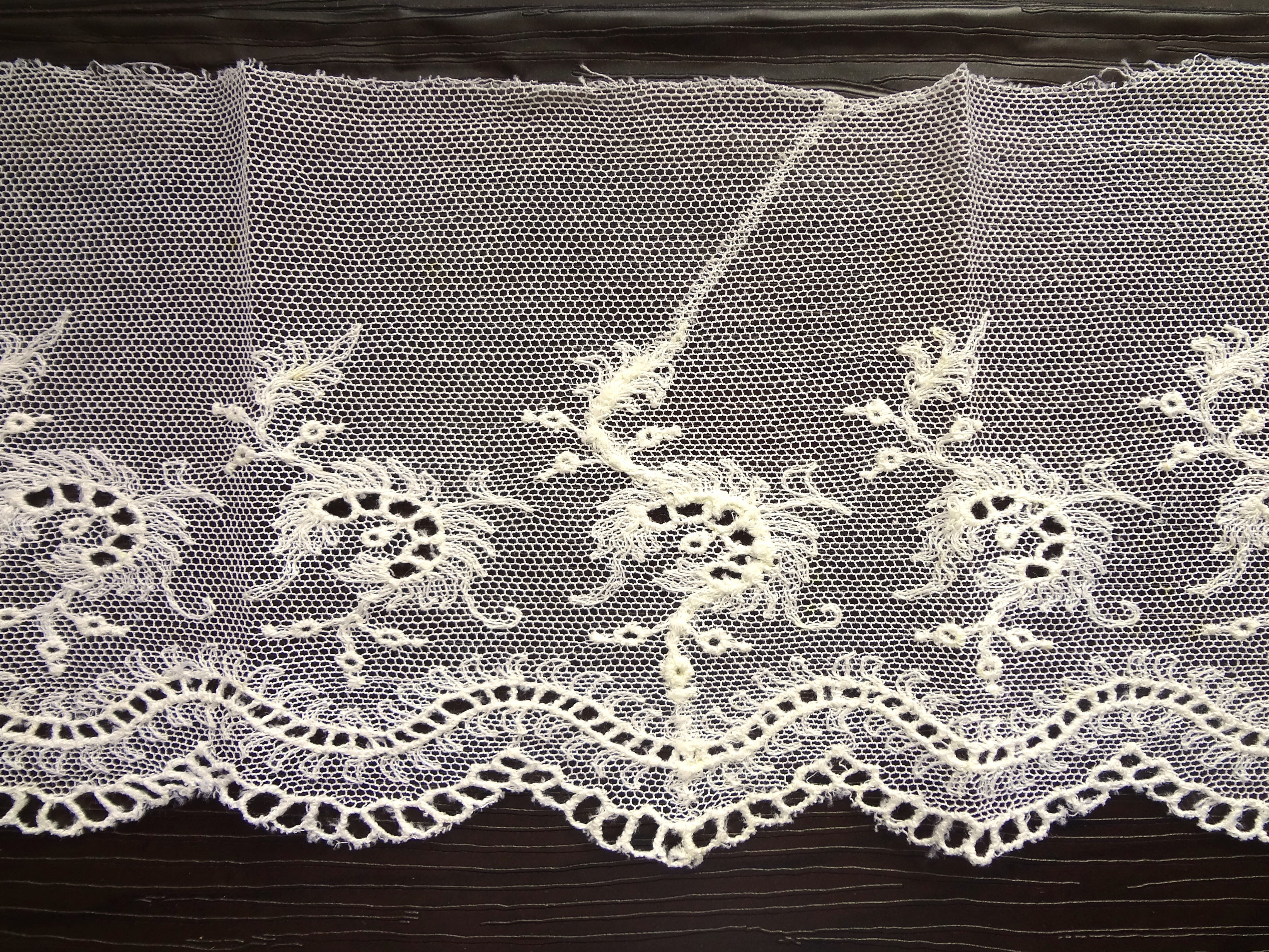 フランスアンティークチュールレース、、、 110✖️100㎝ フランスアンティークチュールレース、、、 110✖️100㎝ フランス