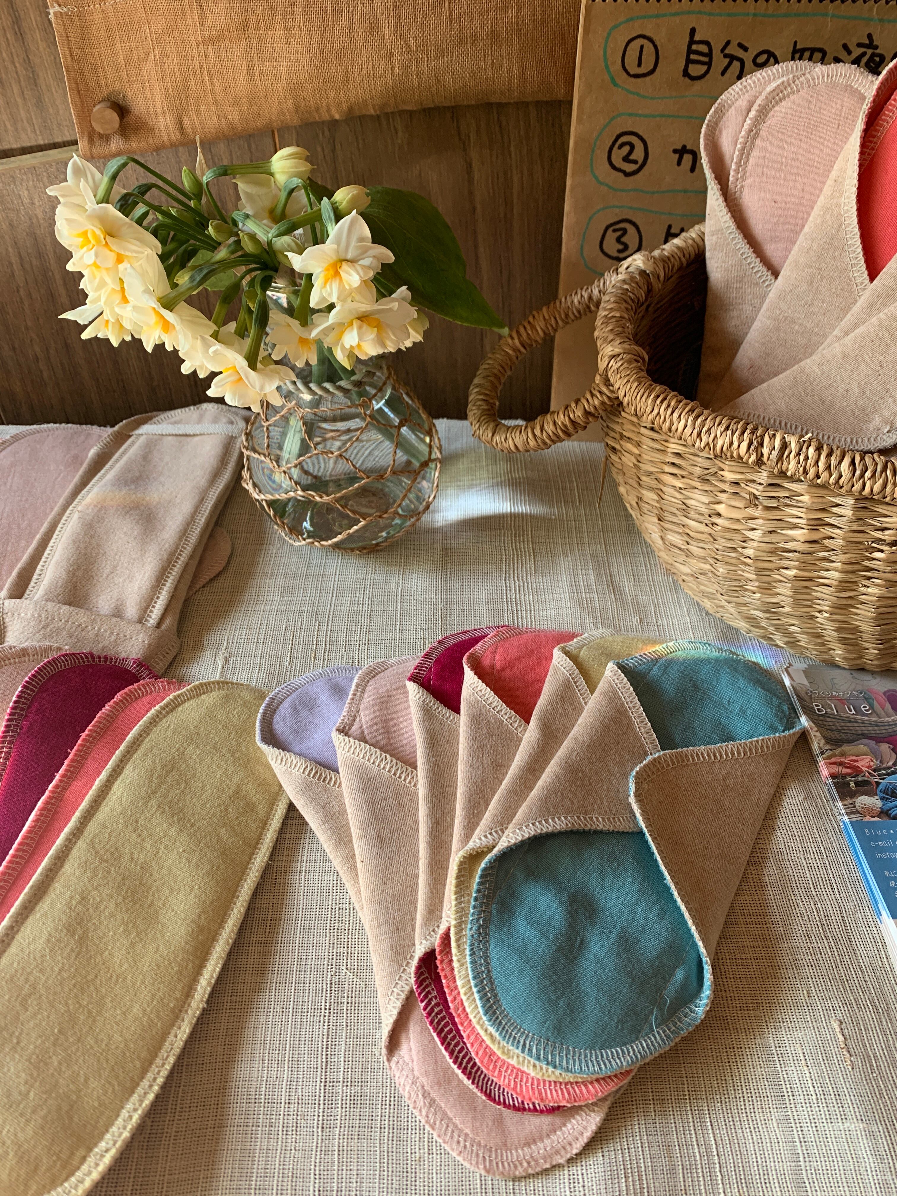 チャクラカラー布ナプキンセット　ホルダー２枚パッド8枚付き