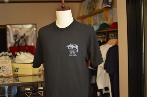 STUSSY　TEE　（black)  プレゼント付き