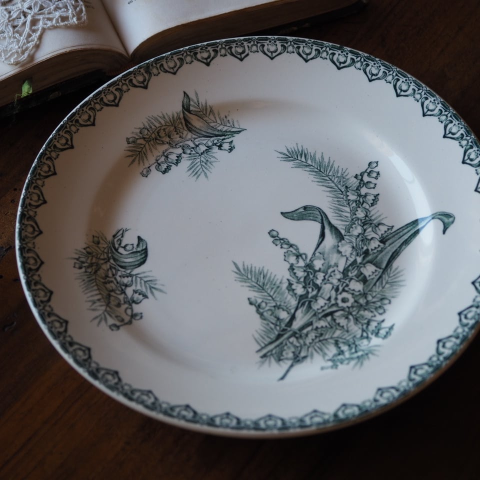 サルグミンヌの花リムオーバルプレート | ヴィラモンローズ