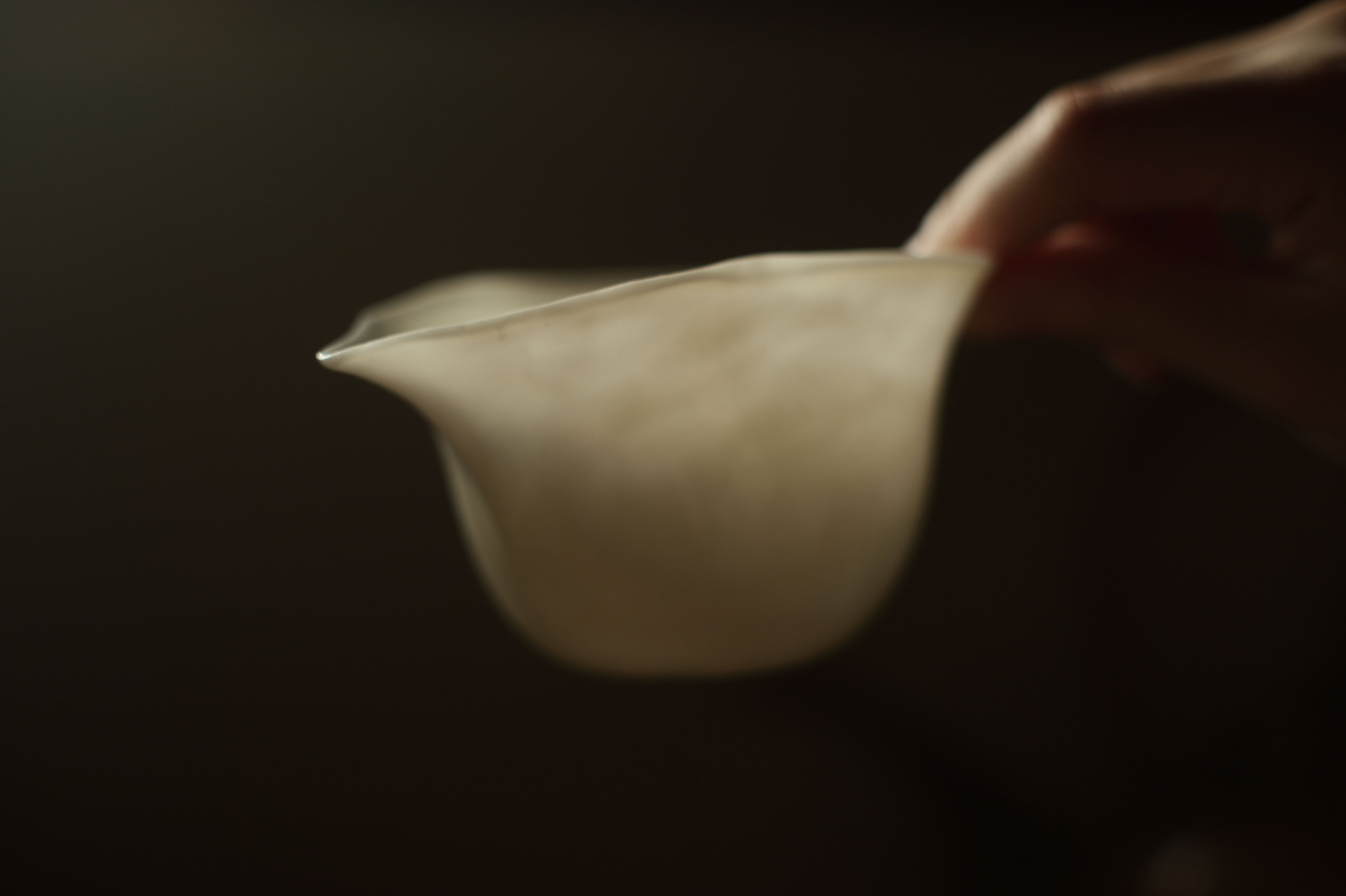 手拓薄胎白磁茶海・瓢箪＜徳化窯＞（型作り・手押し/満水容量145cc