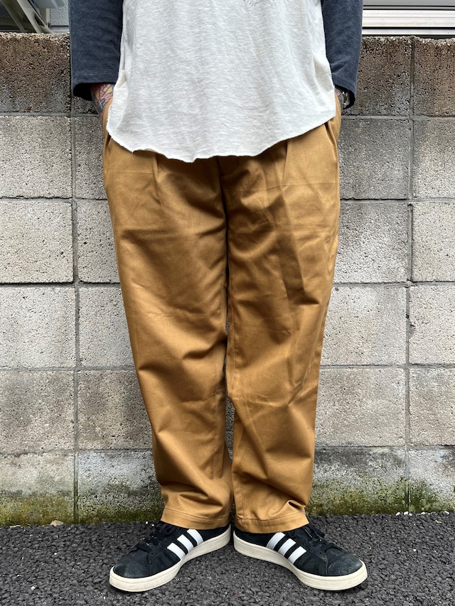 TWO TUCK TROUSERS