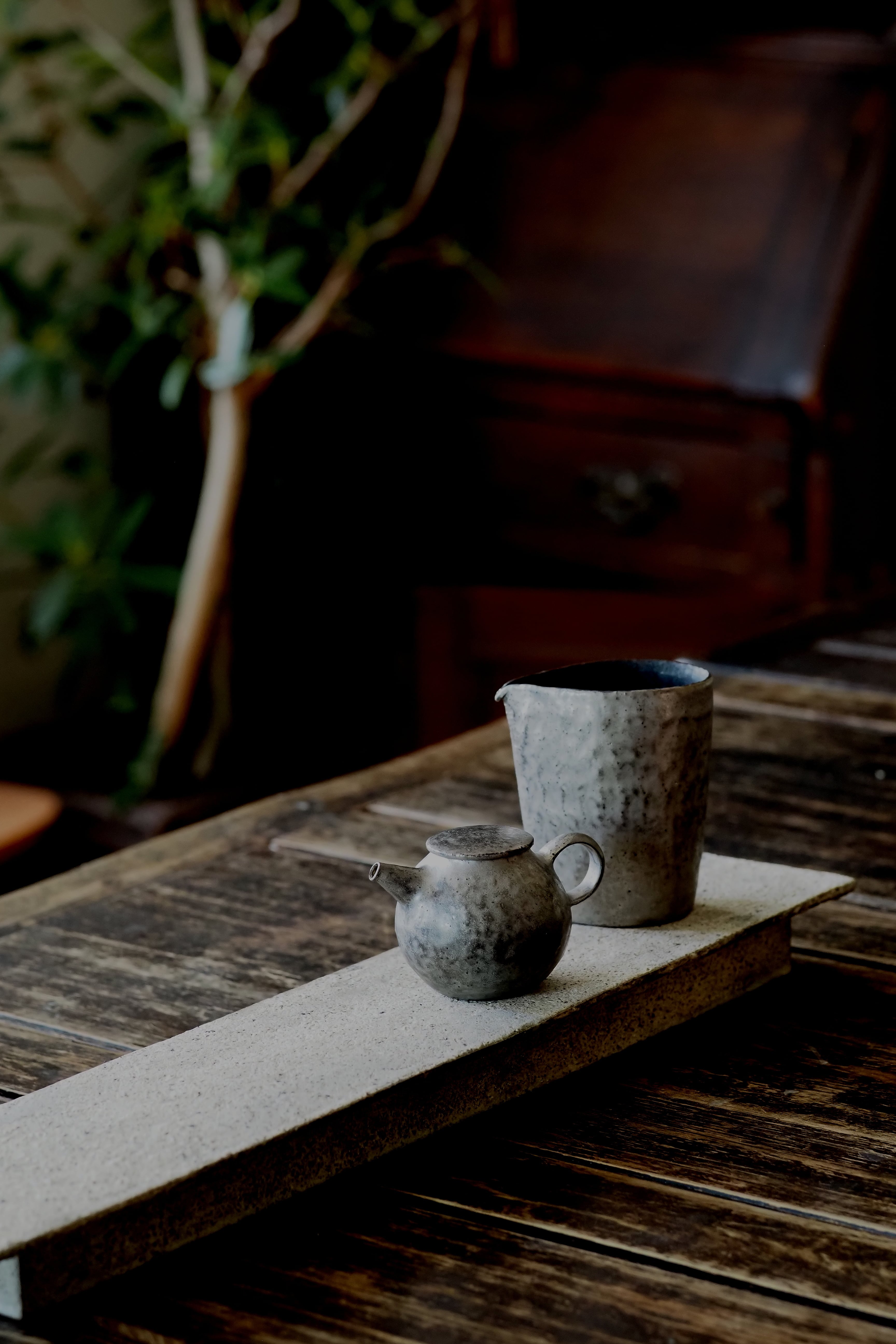 村上 躍 90. 白灰化粧陶板型掛花入 | 陶屋なづな