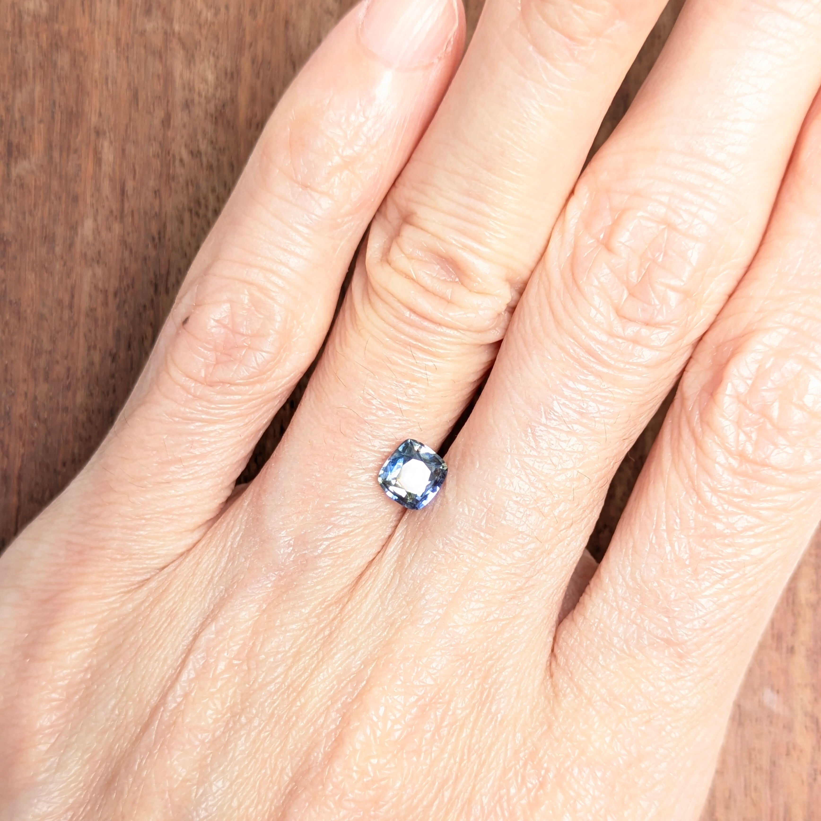 バイカラーサファイア ルース マダガスカル産【0.89ct】 PRO208705