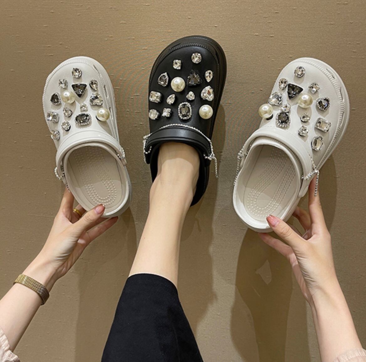 送料無料 ビジューで デコ盛り 厚底 クロックス ラインストーン パンチング サンダル スタイルアップ 楽ちん ビーチ プール お洒落 Lamitte Deco トレンド 韓国ファッション ショップ Base店