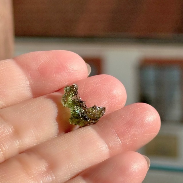 【本場買い付け】【最高品質】【希少石】モルダバイト　原石（月の形）　NO.11