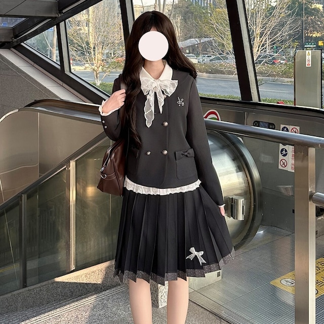 静かな黒に白レースが映える クラロリJKセットアップ 上品な学院風｜WithU