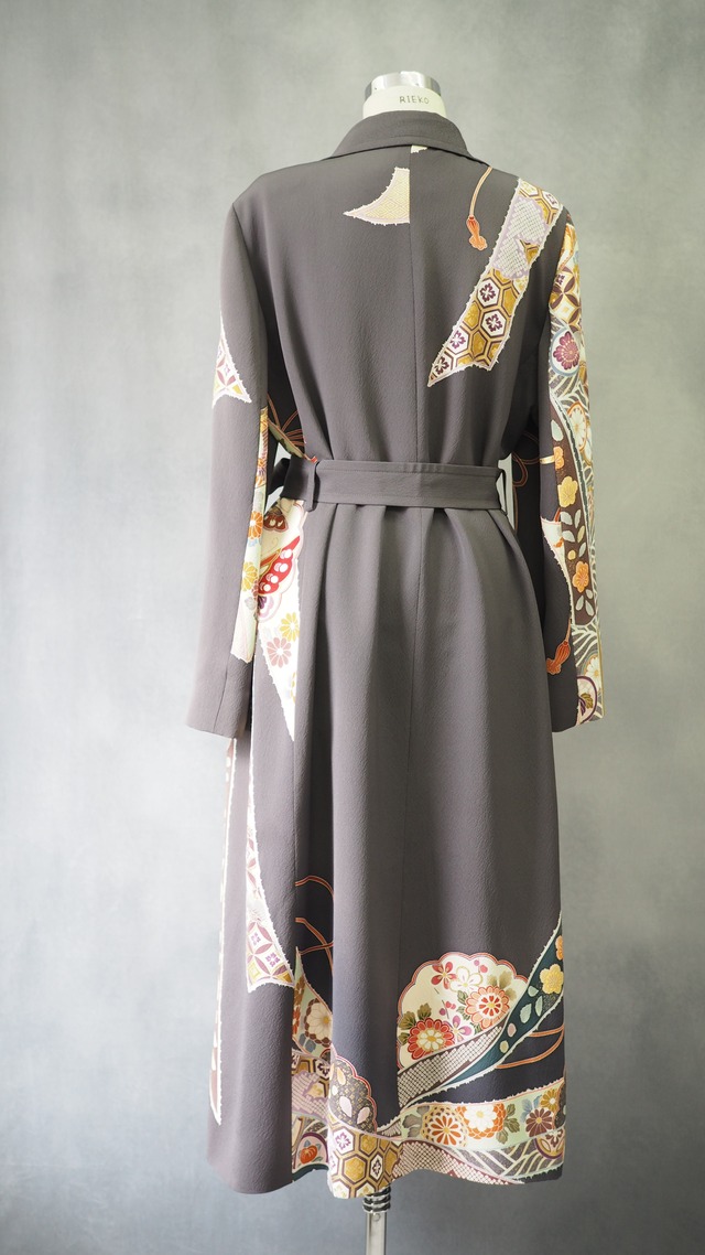 Regenerated Kimono Royal coat – Handcrafted in Japan/RIBBONS OF HERITAGE ON TWILIGHT GREY  着物リメイクのロイヤルコート｜日本のヴィンテージシルクを再生した一点物/黄昏色に舞う、伝統の帯文様