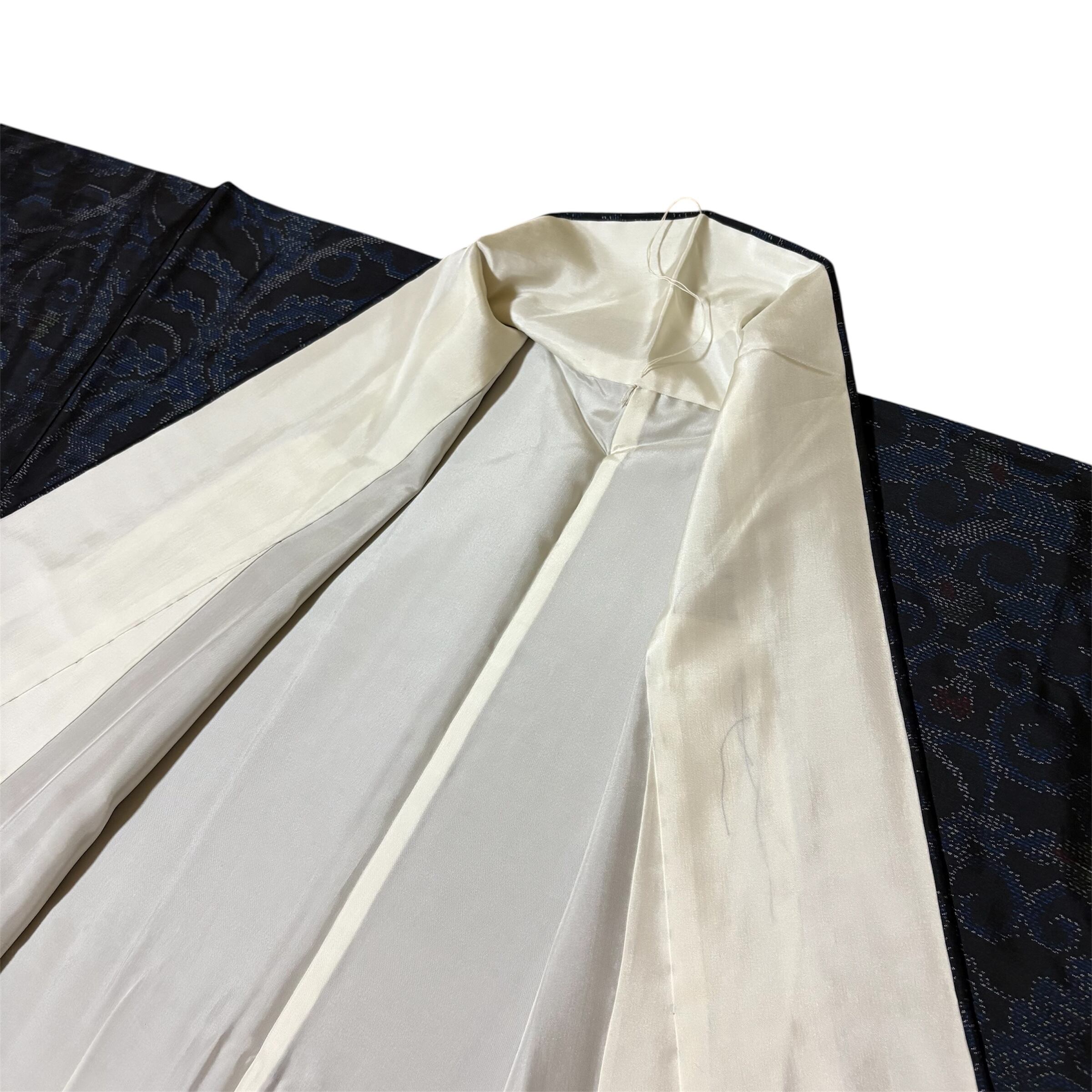 着物ふぁんた■本場染大島紬　横段　樹下鳥獣文　鹿　鳳凰　瑞鳥　訪問着 y5355 本場大島紬 着物 「うさぎ文様」 | 特選きものコレクション