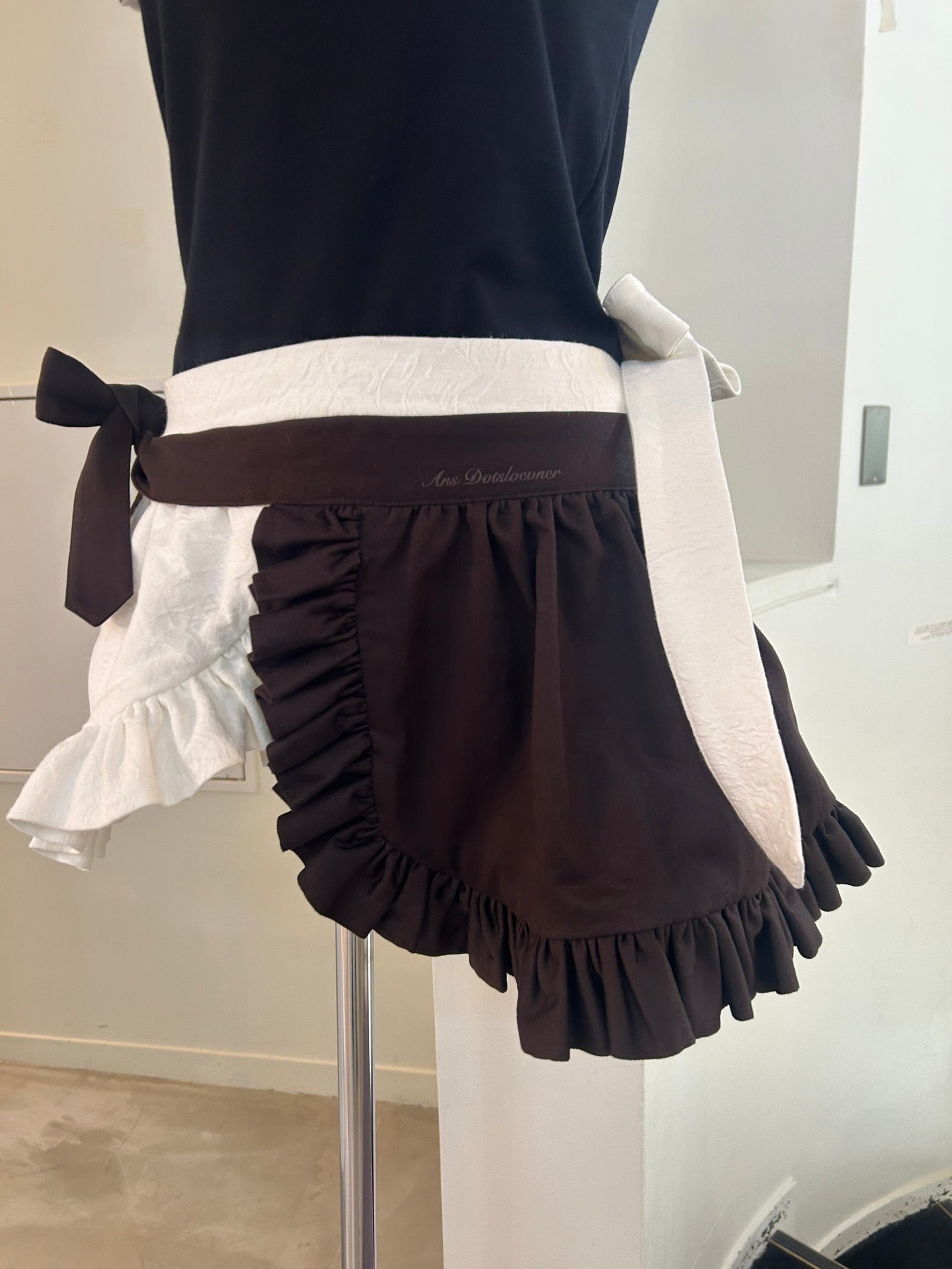Ans Dotsloevner apron skirt mini / brown white | itimi