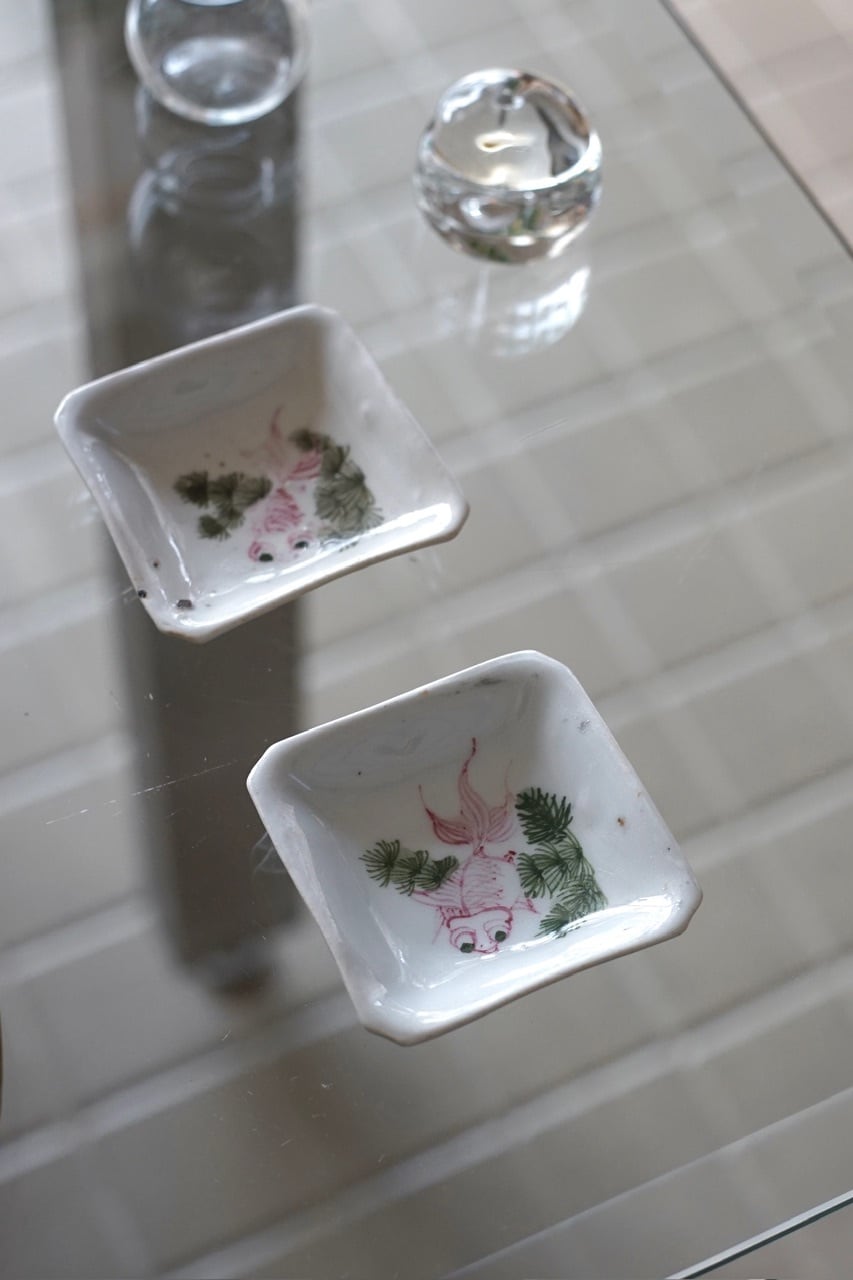 清代末期 粉彩 魚四角豆皿