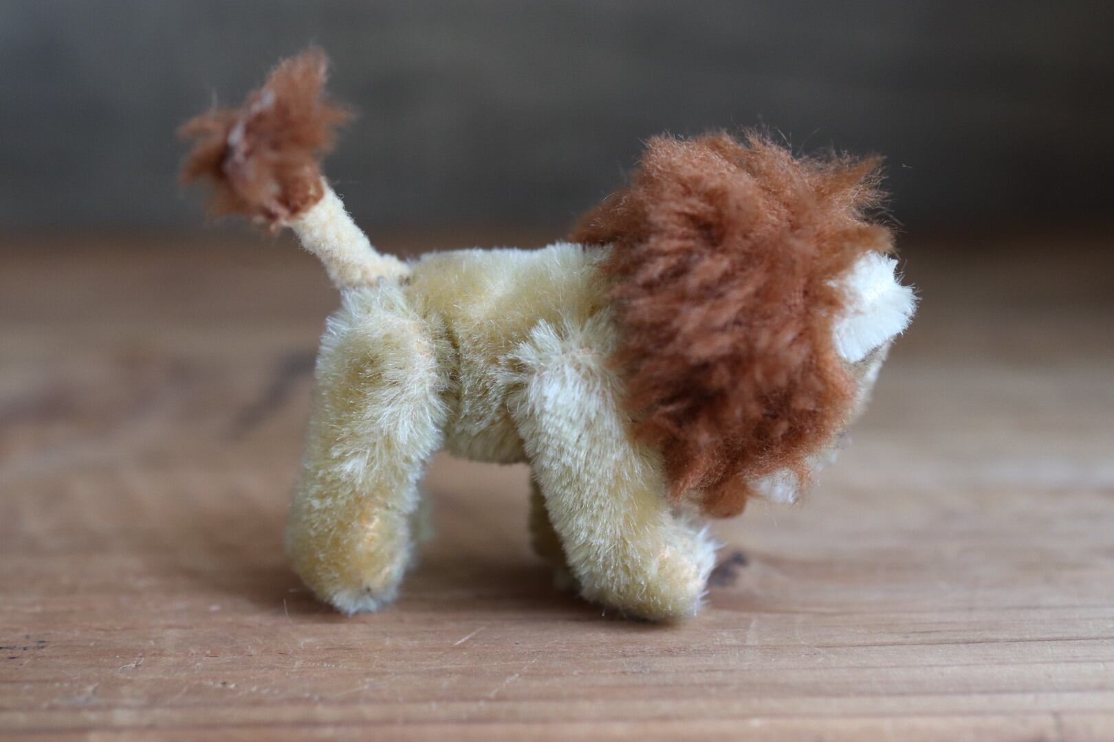 アンティークシュコ ライオン