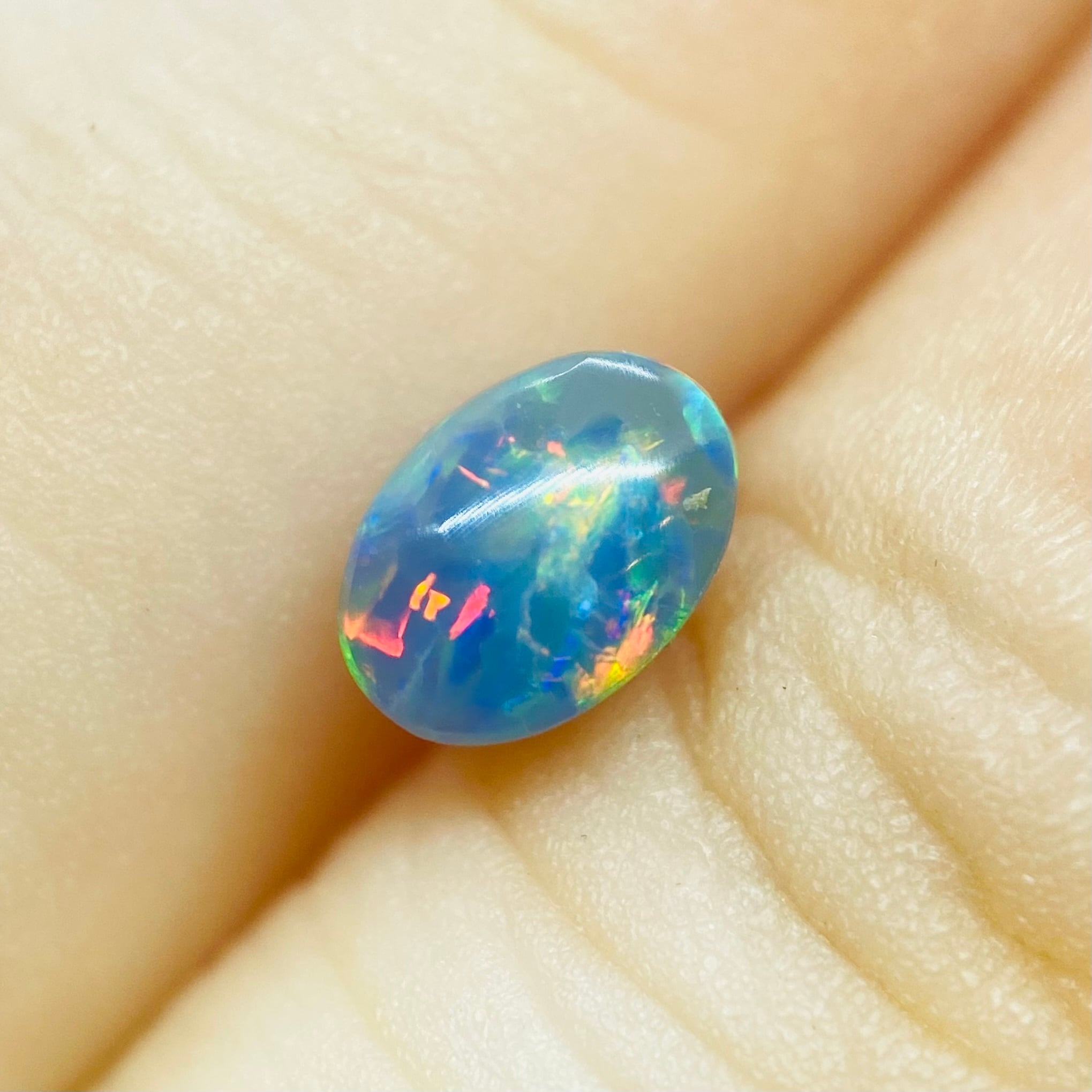 ころんとかわいいブラックオパール