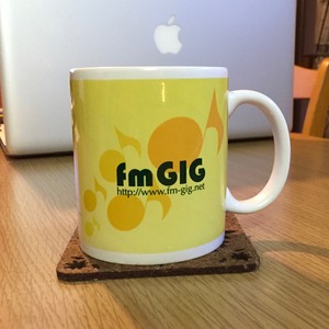 fm GIGロゴ入りマグカップ