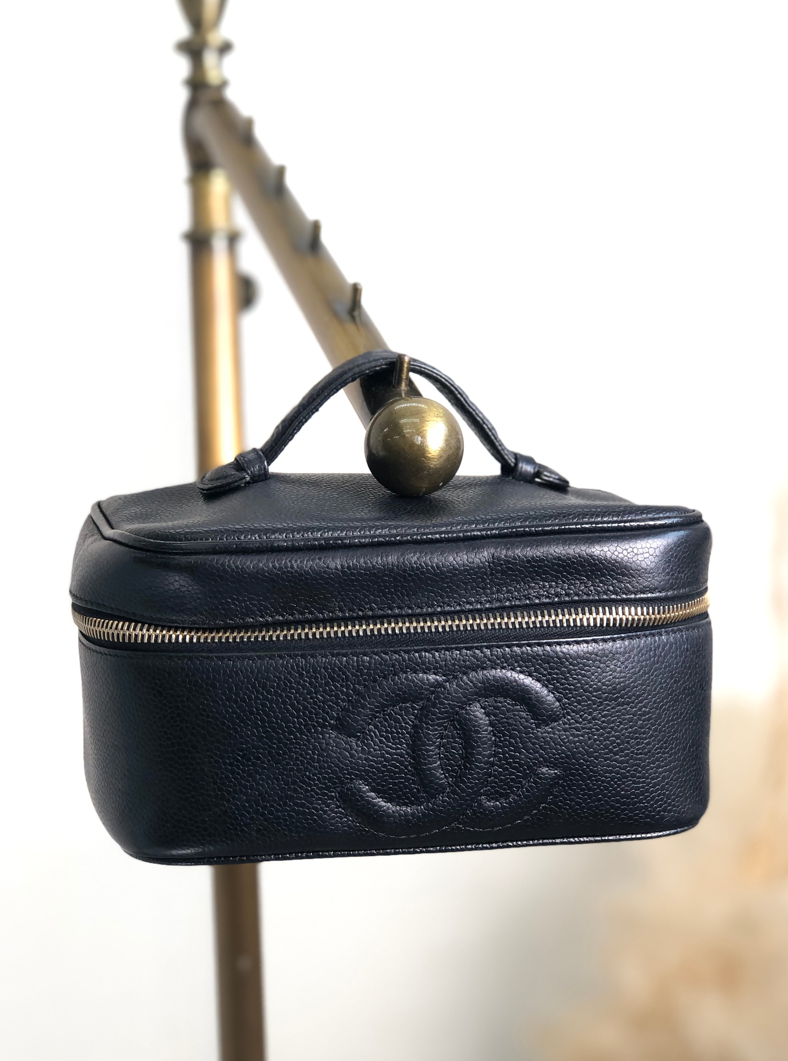 CHANEL シャネル ハンドバッグ ブラック ココマーク レザー CHANEL シャネル ハンドバッグ ブラック ココマーク レザー