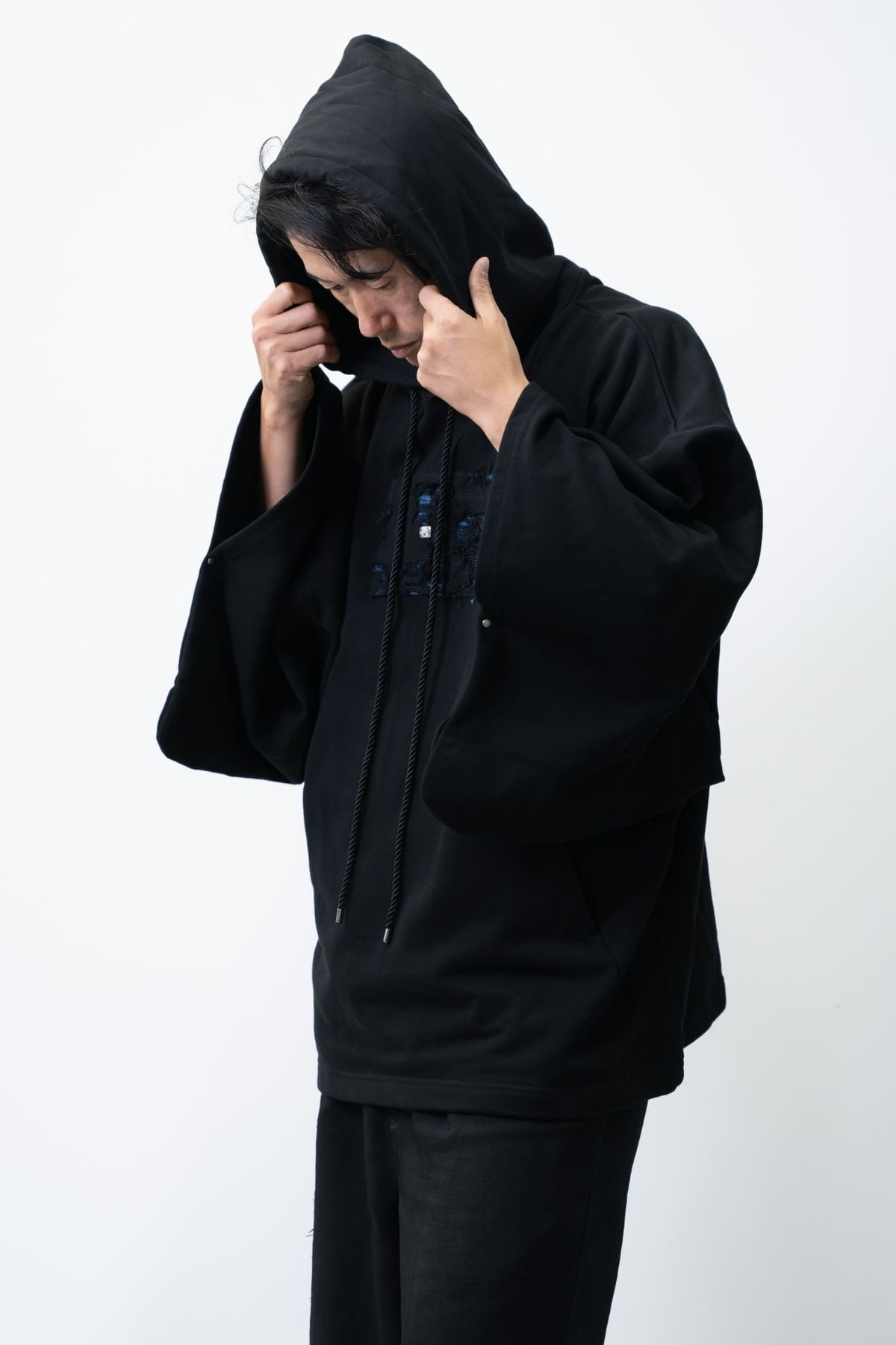 青木被服×KIMONOT®】コラボレーションKIMONOパーカー “青刺繍デニム