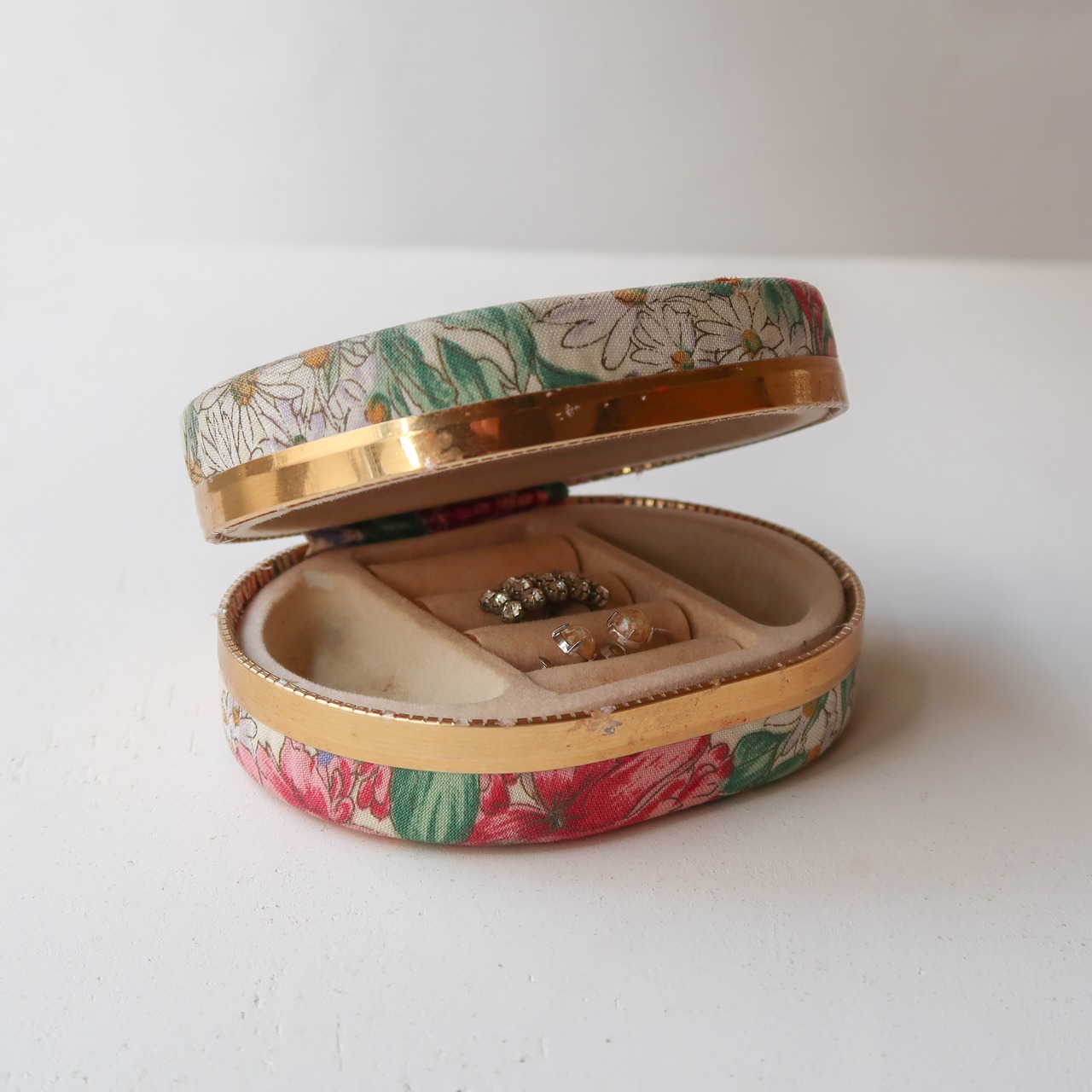 華やかでキュートなジュエリーボックス