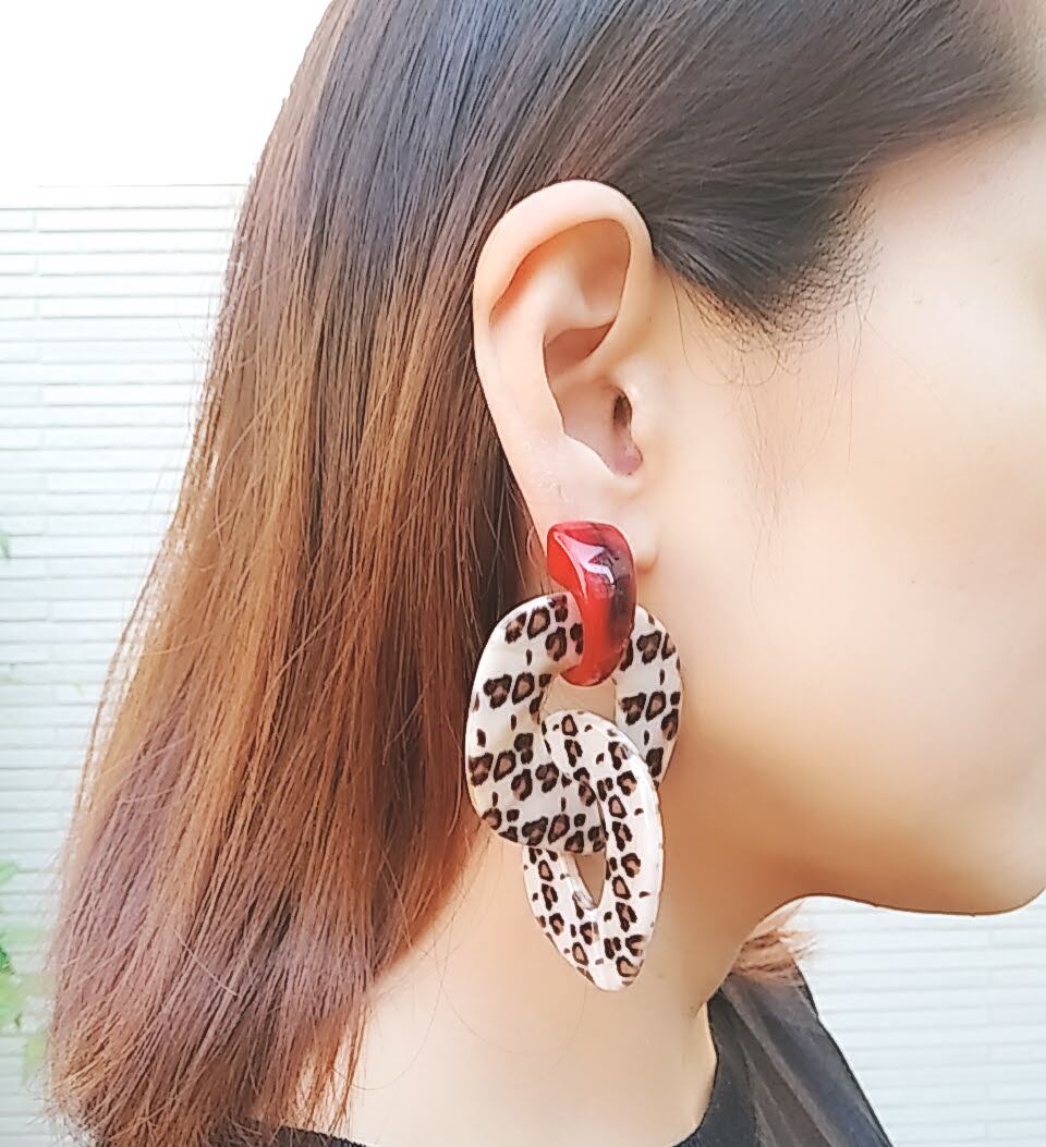 レオパード 幾何学模様 ドロップピアス ベージュ イヤリング アニマル 豹柄 ヒョウ柄 大振り 大振りピアス