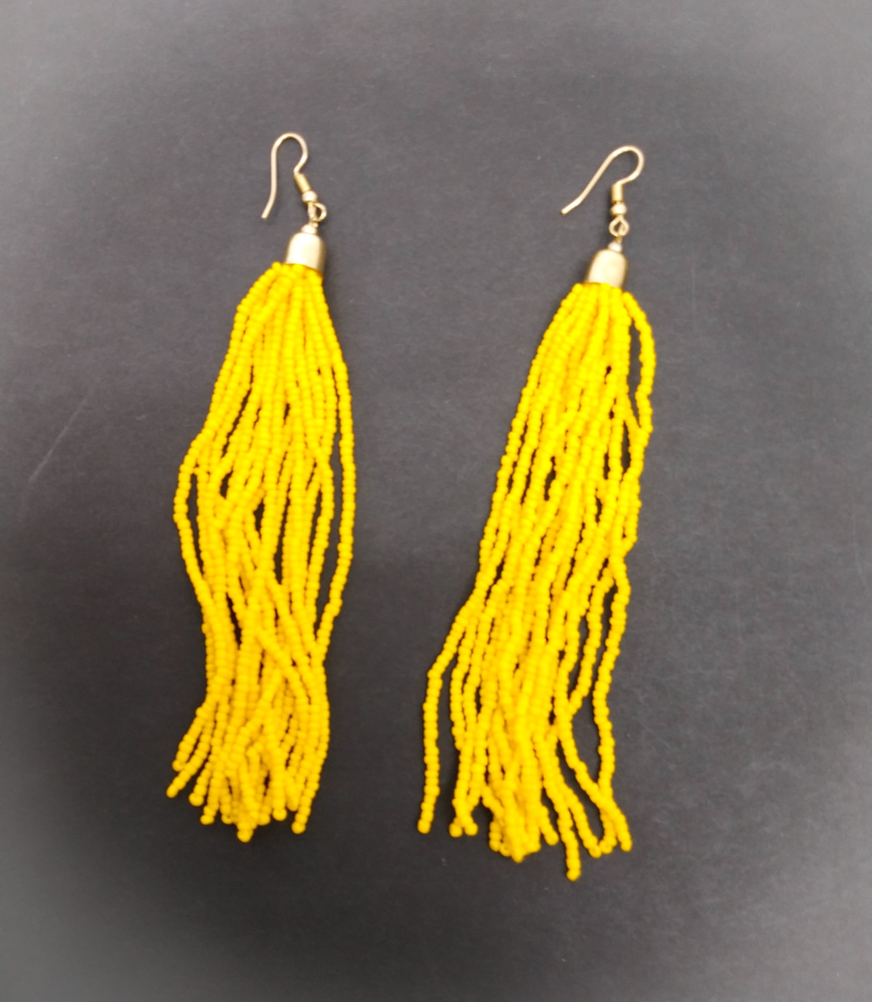 ロングロングビーズピアス ネオンイエロー イエロー 大振りピアス カラフル ビーズ アクセサリー好き 個性派ピアス オリエンタル