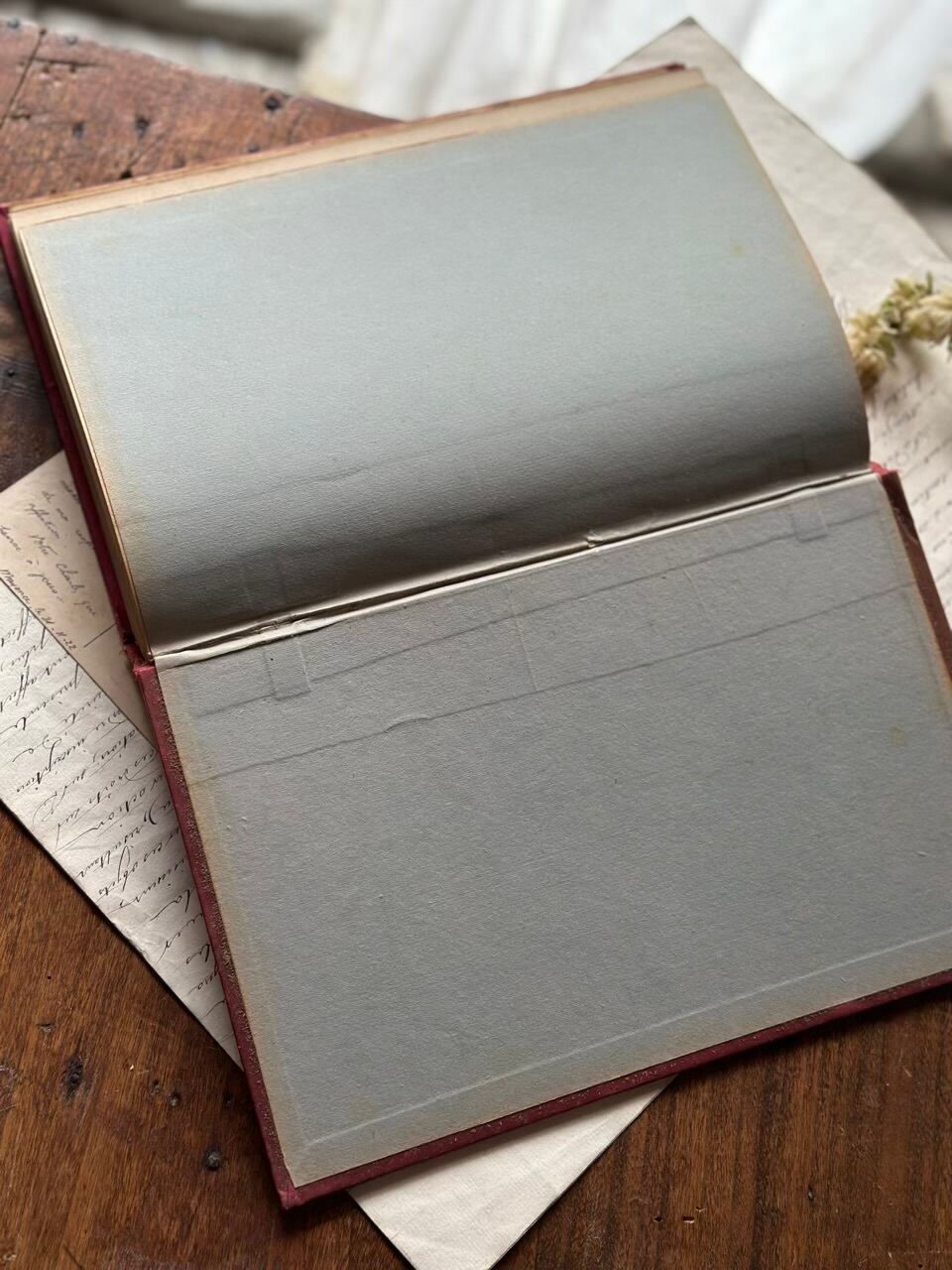 19世紀末 赤い装丁の古書 | Brocante de La Cocotte （フランス