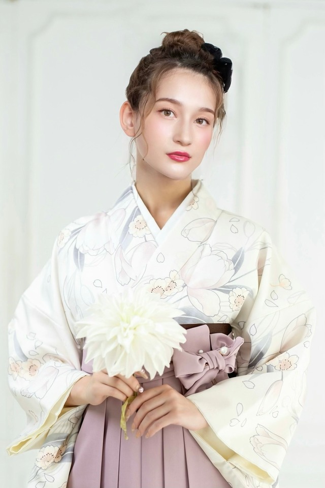 Kimono Sienne 卒業式袴3点セット 白 チューリップ 二尺袖着物 袴  黒  卒業式 大学卒業式 小学生 レディース袴 着物ジェンヌ