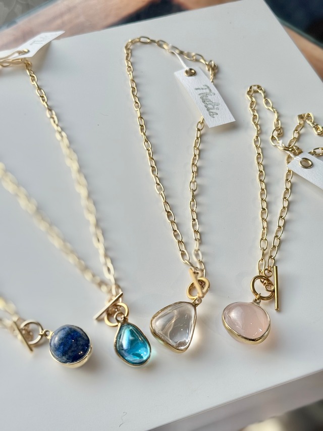 彫金風天然石アクセサリー