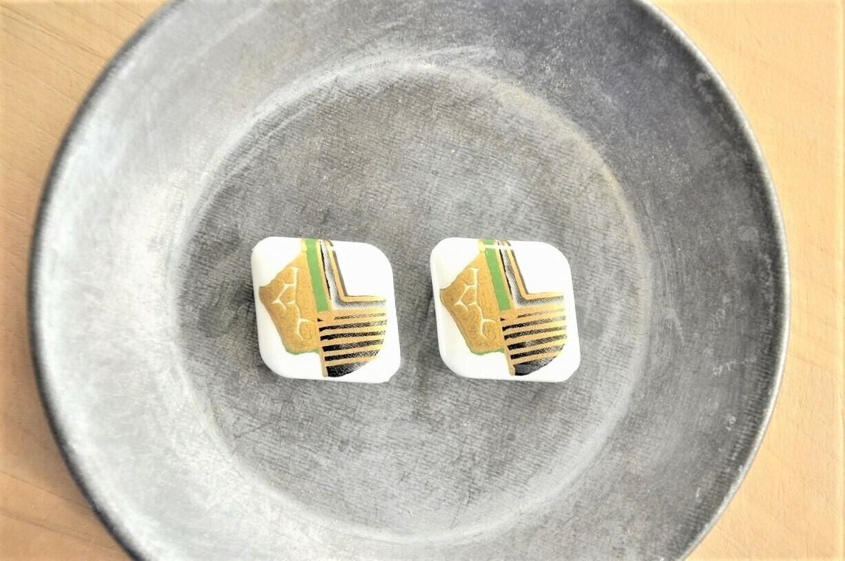 f - 33 オールドシリーズ3 アート3 31×27mm