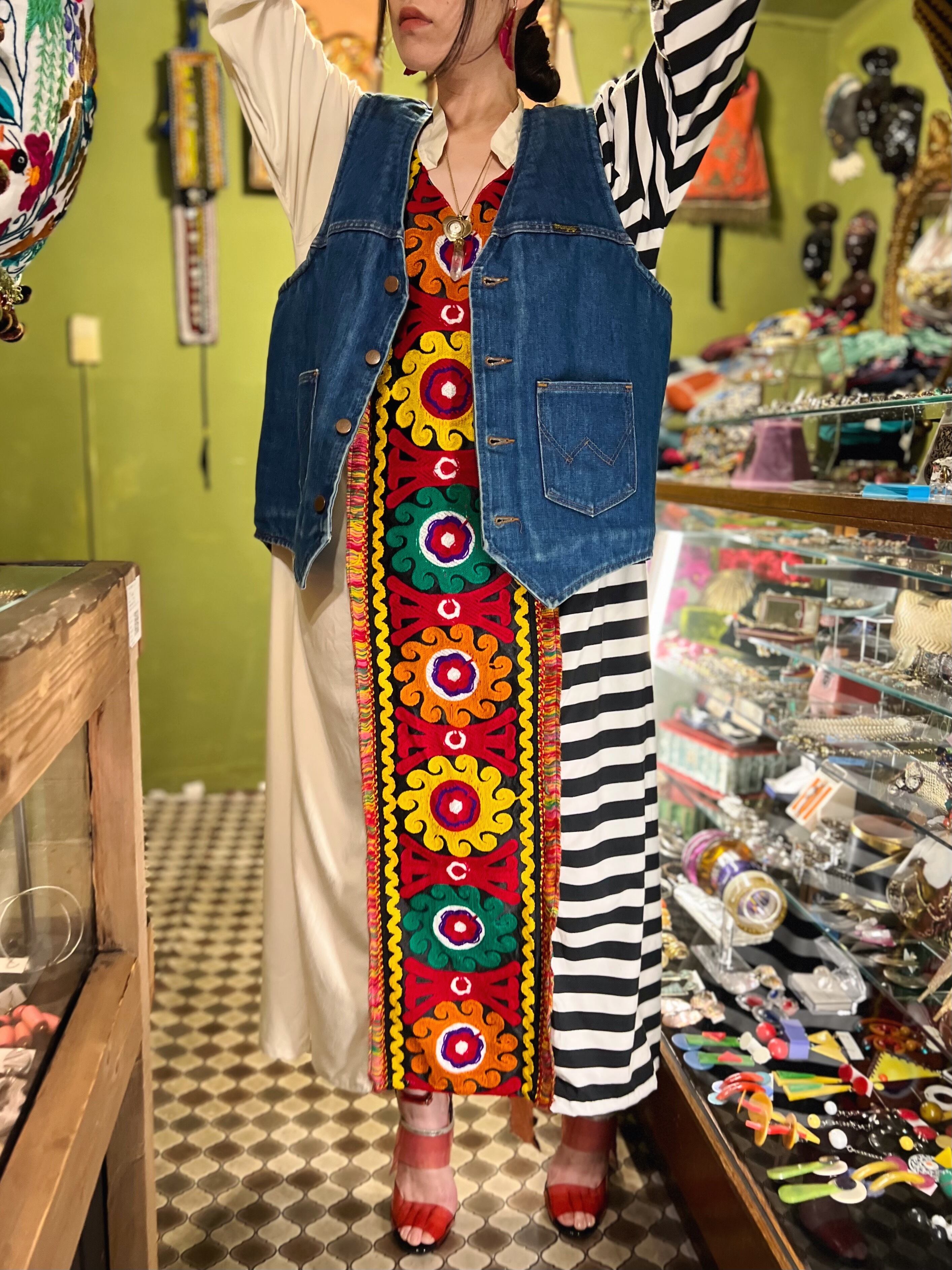 70s african monotone × multicolor embroidery dress ( ヴィンテージ 