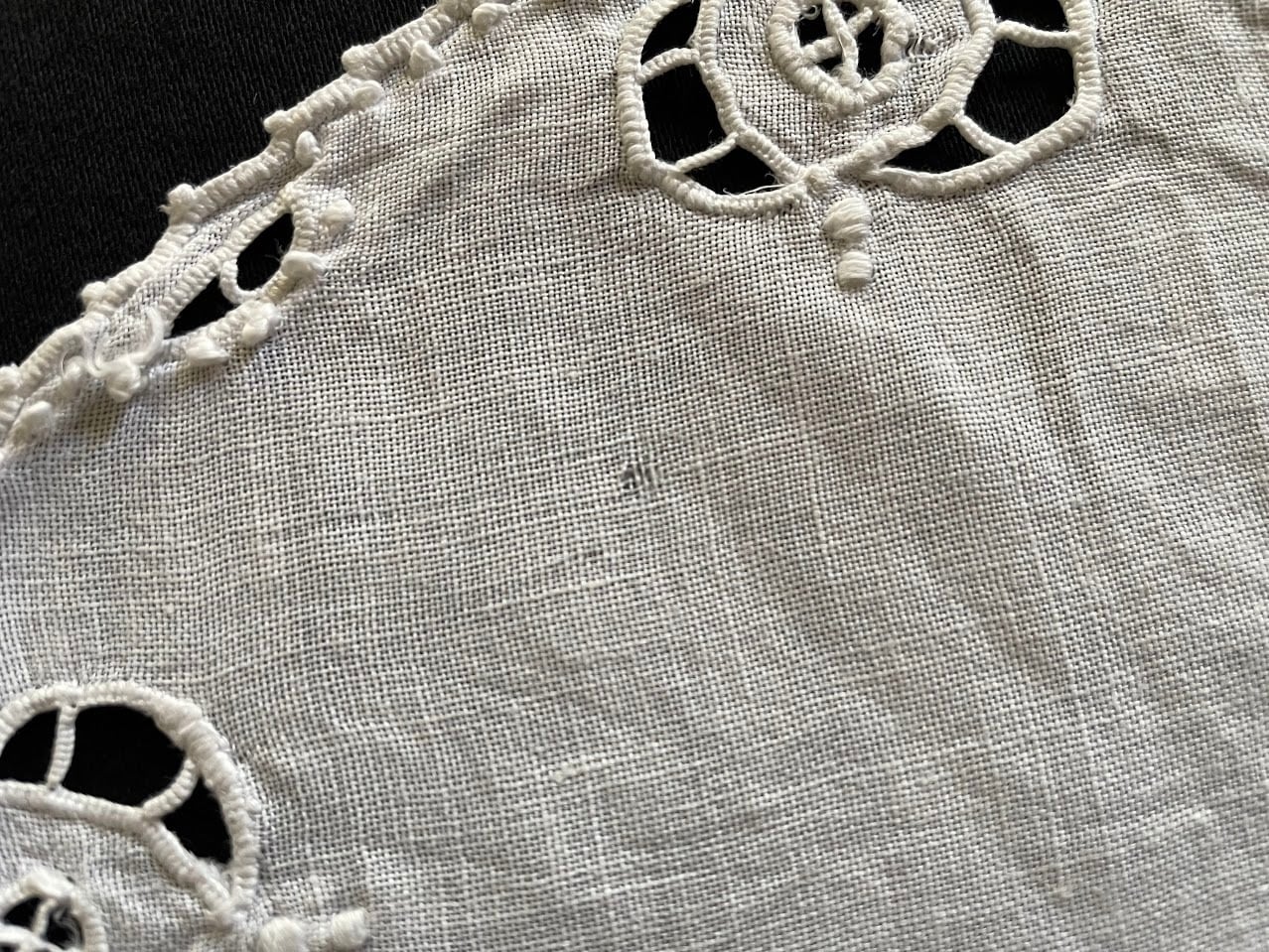 フランス アンティーク カットワークと白糸刺繡のドイリー レース 【D