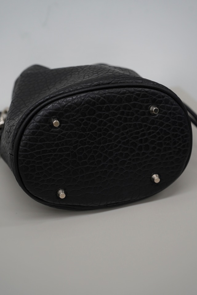 chunky chain bucket bag