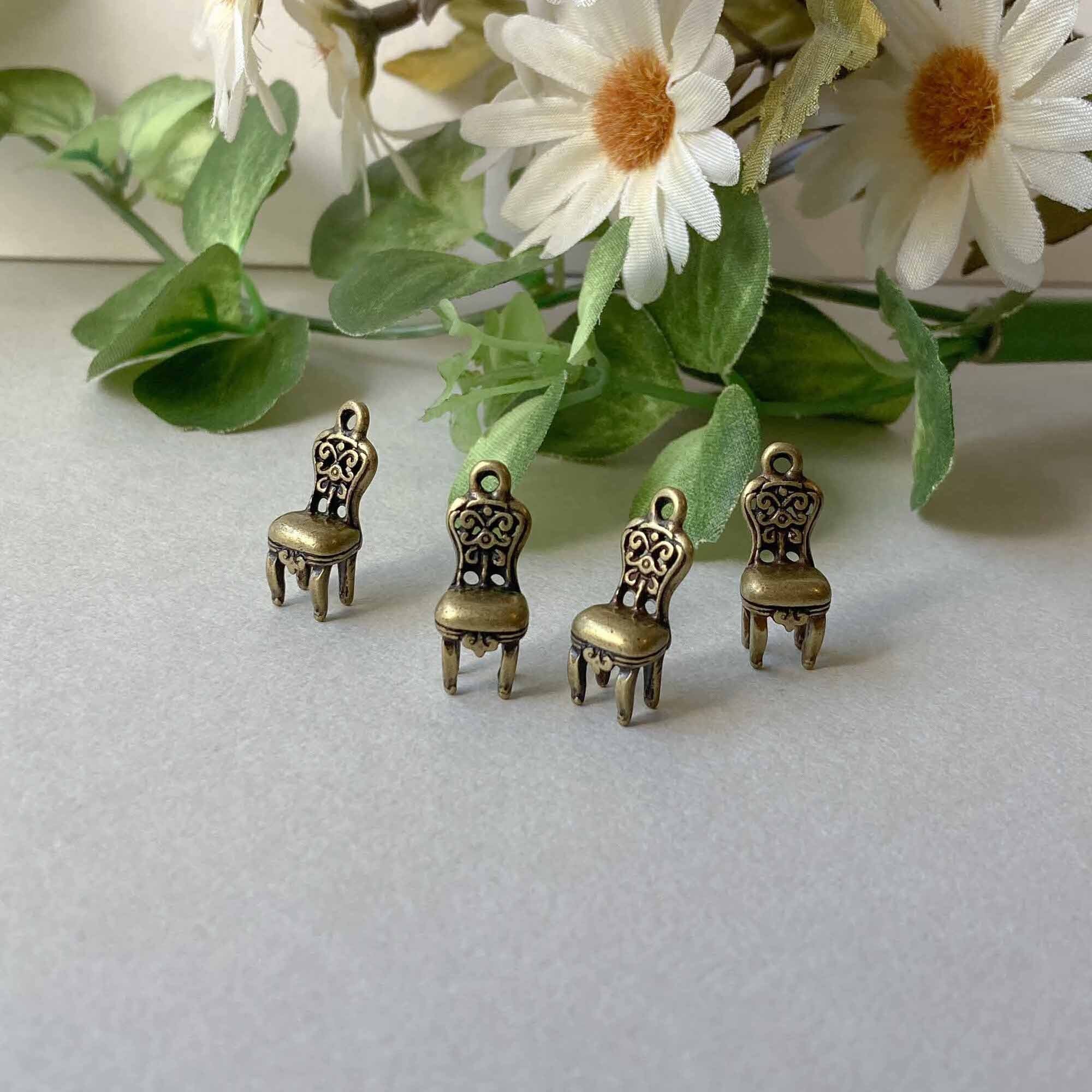 アンティーク風 アラベスク模様椅子チャーム