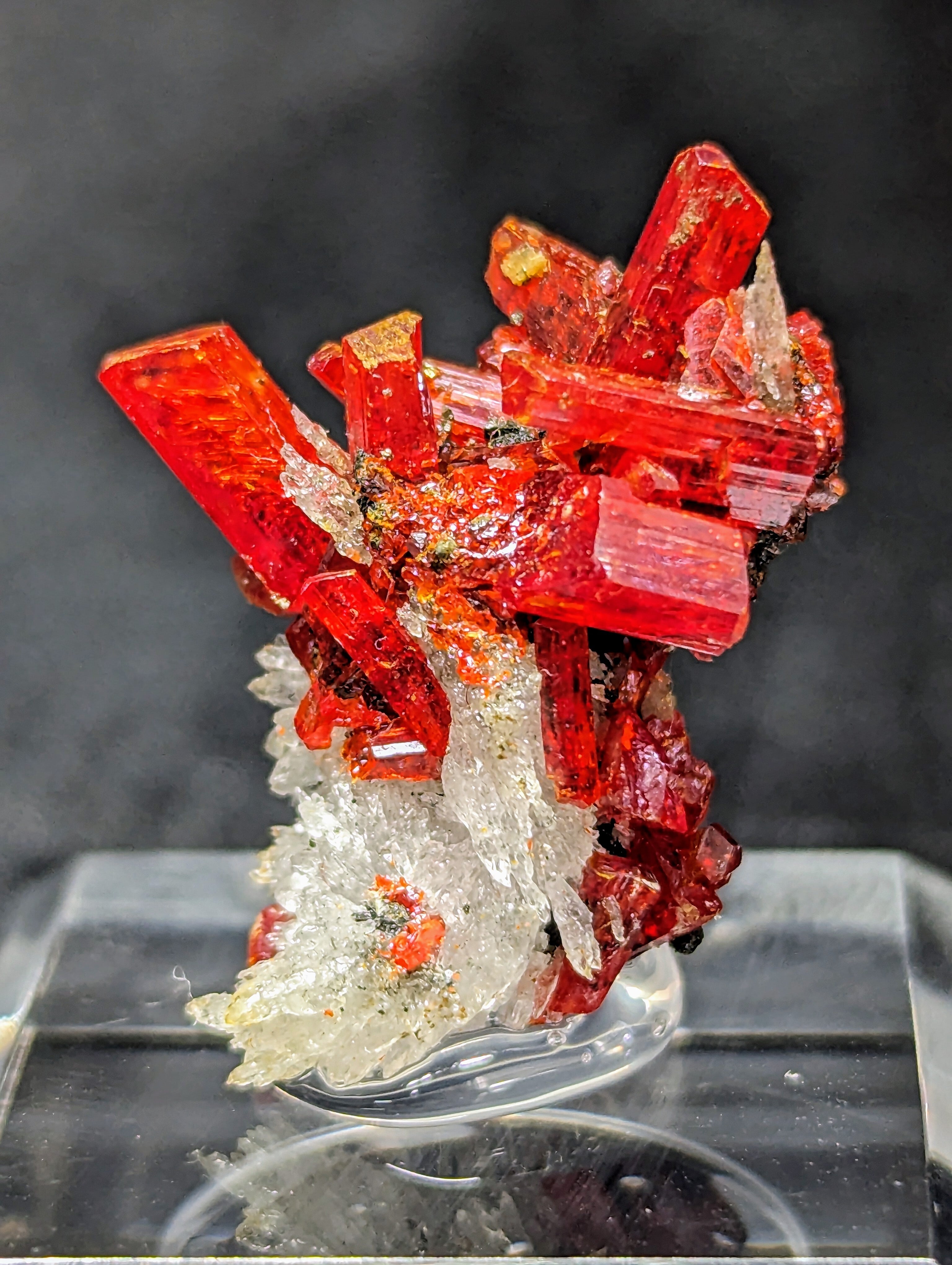 リアルガー ルーマニア産 [鉱物標本] リアルガー ルーマニア産 [鉱物標本]の通販 by MYTH MINERAL｜ラクマ