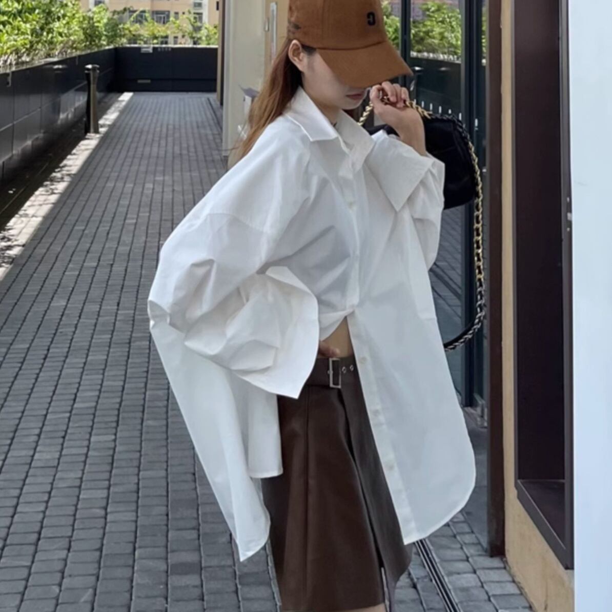 トップス シャツ 白シャツ 長袖 襟付き 前開き ボタン サイドスリット