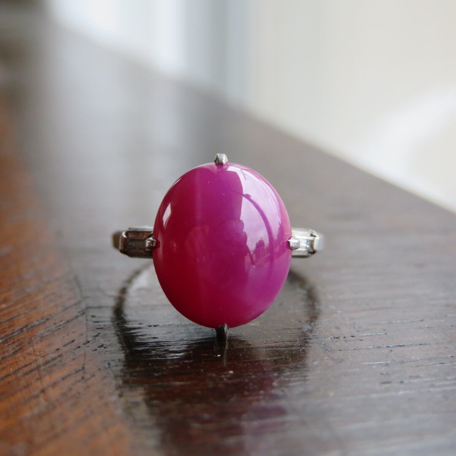 ヴィンテージ　千本透かしプラチナに合成スタールビーのリング