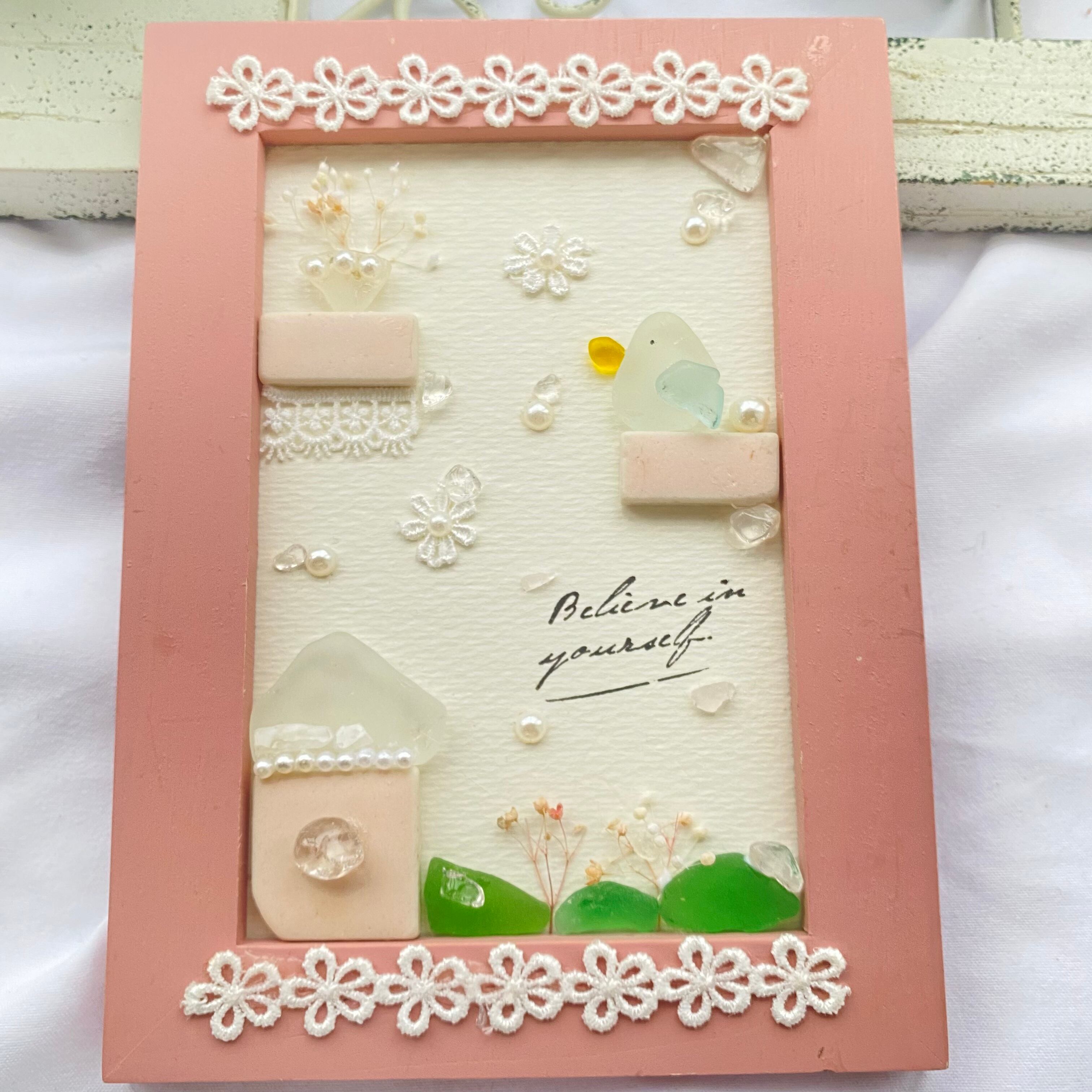 "ピンク好きの小鳥の暮らし。"