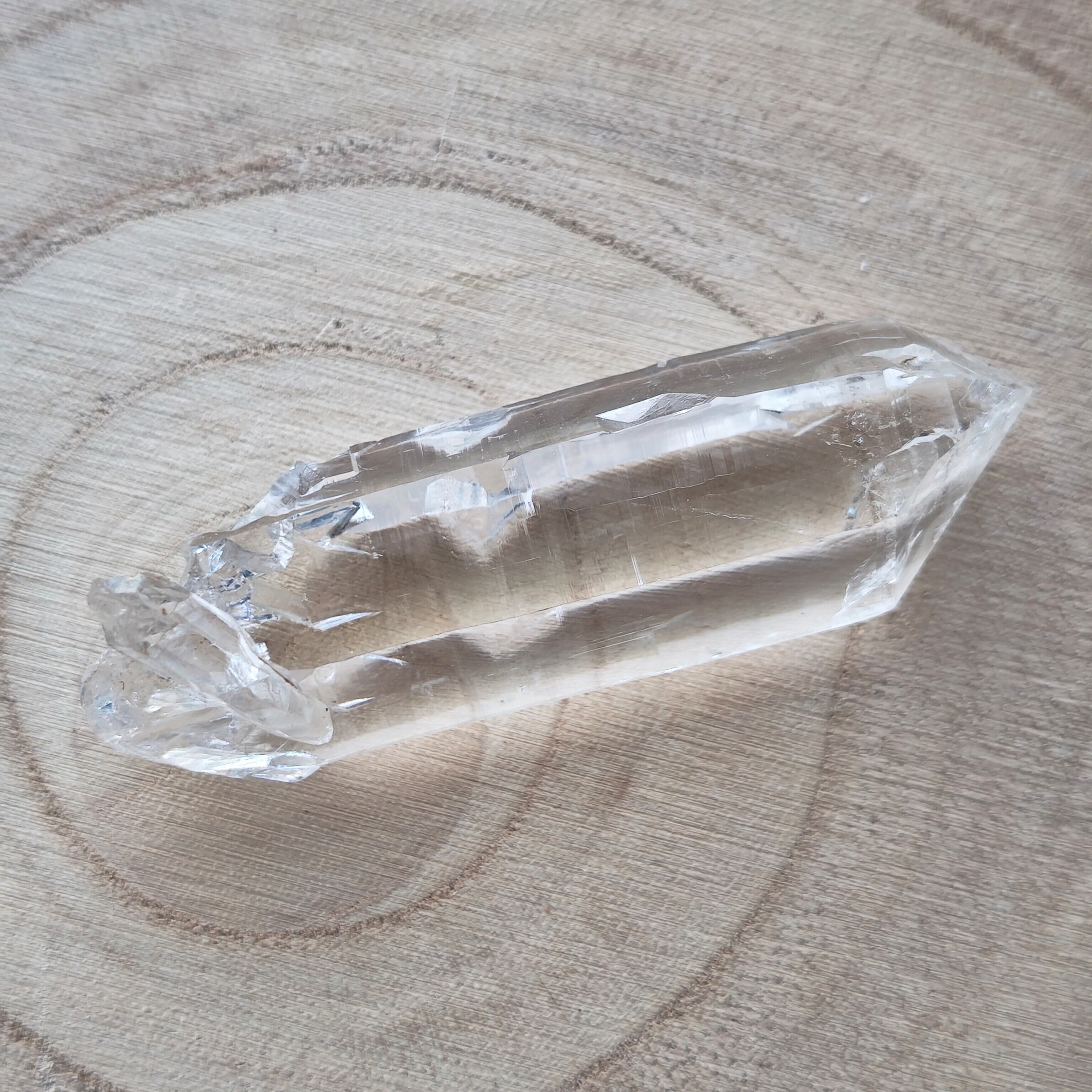 【小さな結晶を抱く】しっかりめサイズの透明ポイント