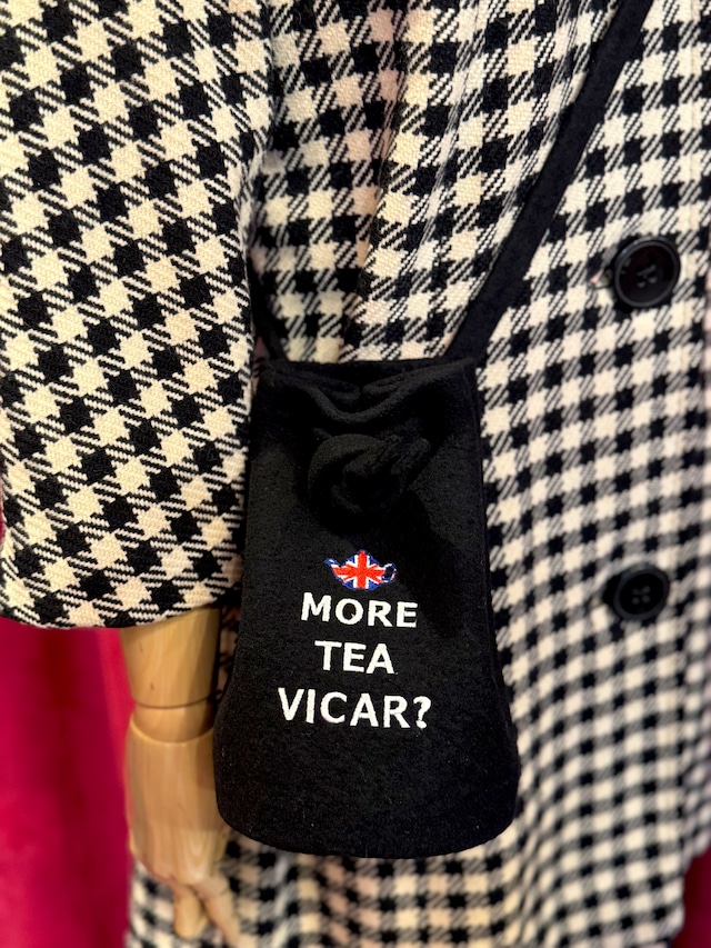 More Tea Vicar？オリジナルショルダーバッグ/ブラック