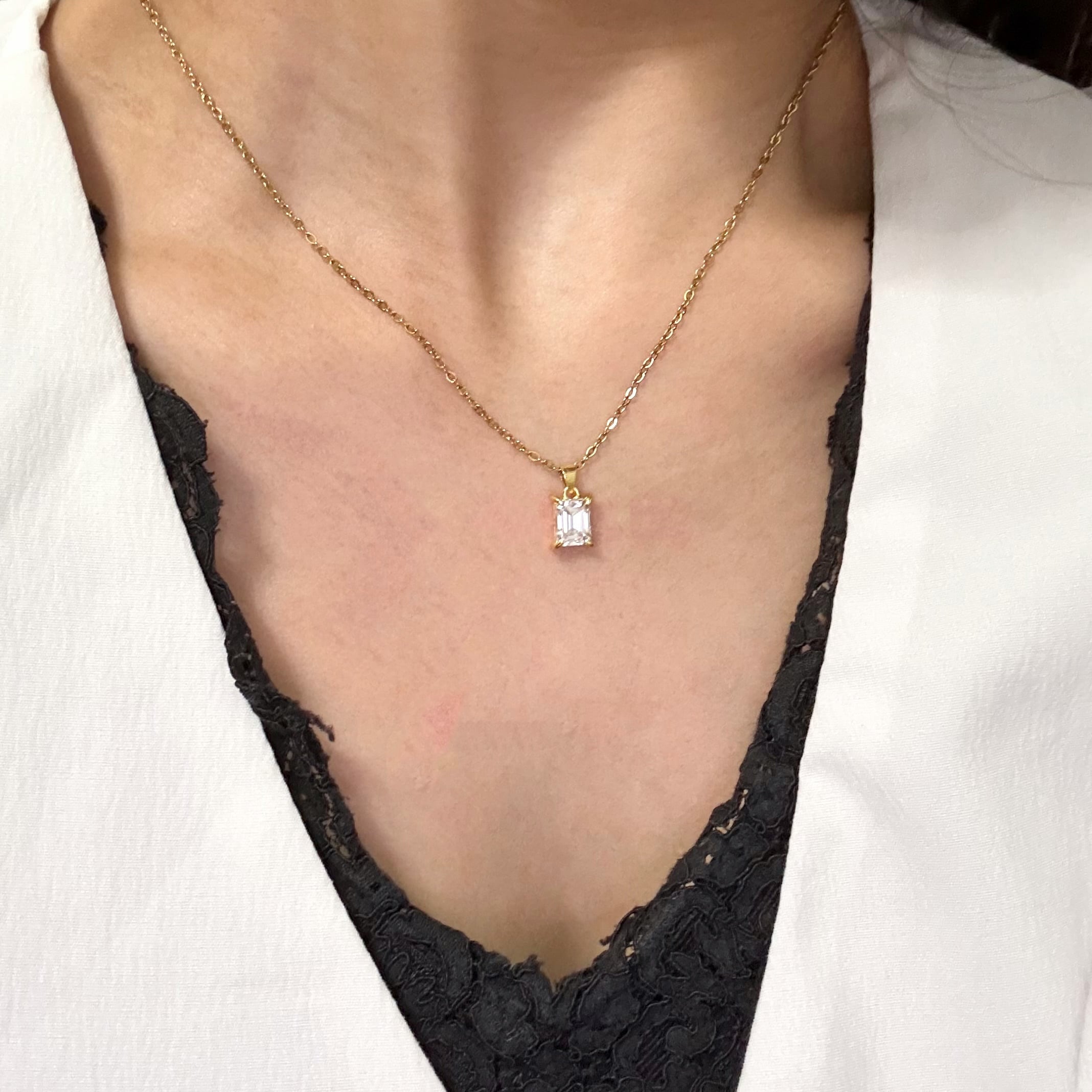 モアサナイト ネックレス〈2.0ct／8×6mm・Dカラー／エメラルドカット