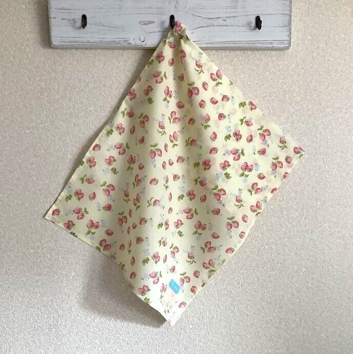 お着替えフェイスカバー【綿ローン×ストロベリー柄・クリームイエロー】