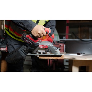 【数量限定】ミルウォーキー M18 FUEL 165mm 充電式丸ノコ 2.0Ahバッテリー無償付属 M18 FCSDC165-0X0 JP-CP