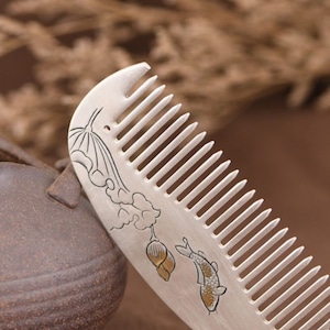 蓮と鯉の純銀櫛 - 日本の美意識と伝統を象徴した髪飾りK101